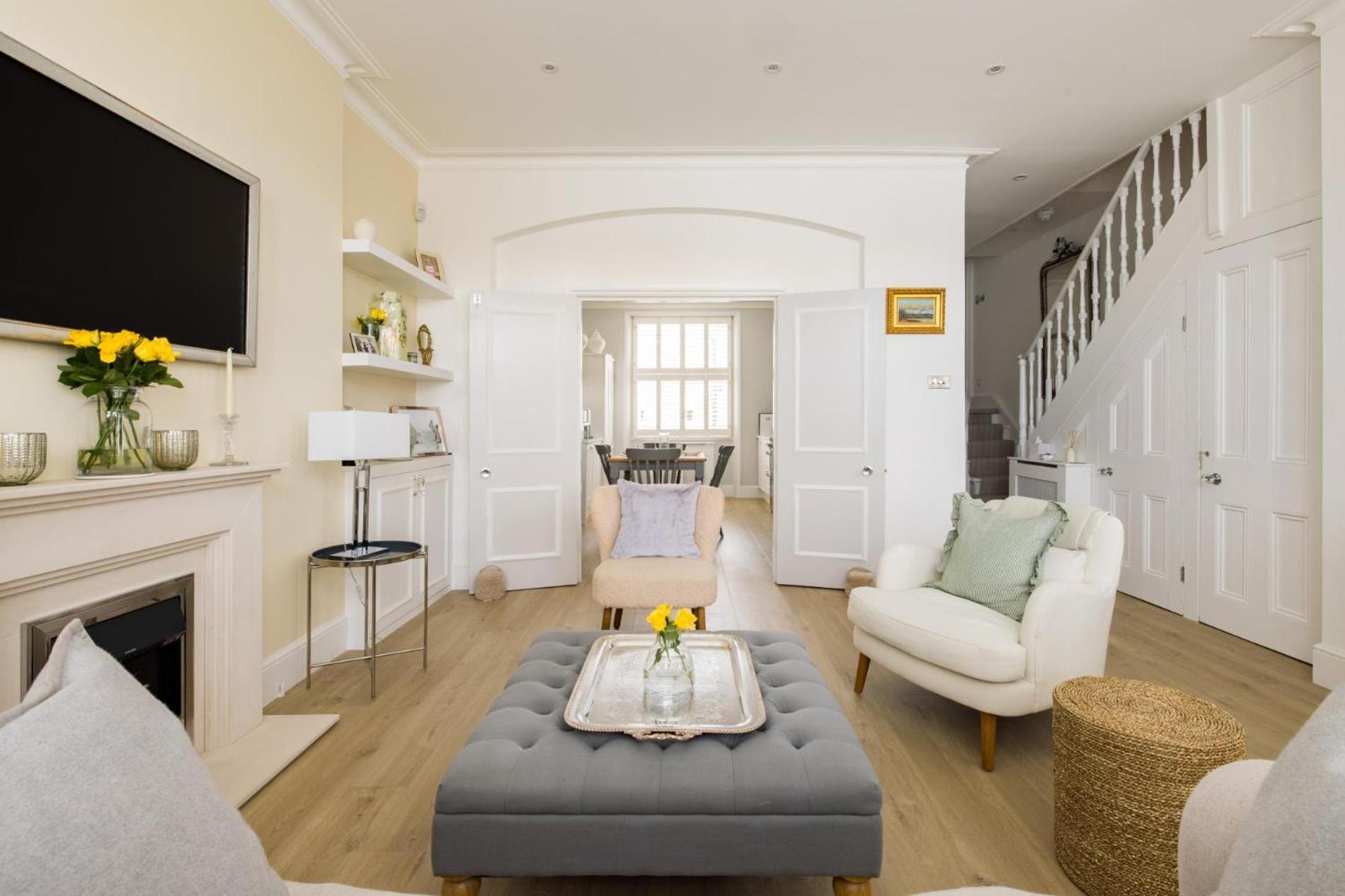 The Montagu – 2 Bedrooms with Terrace in Kensington