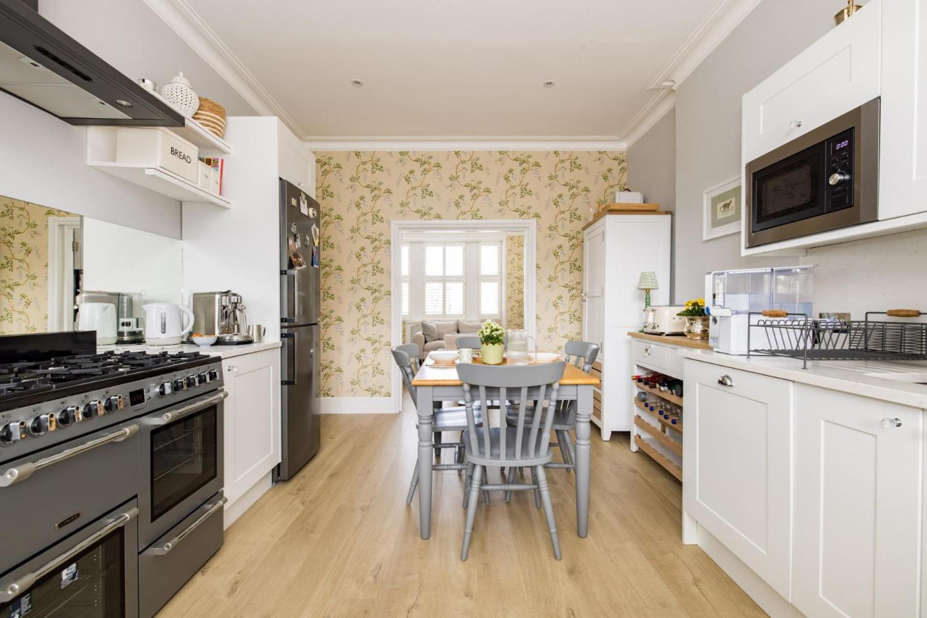 The Montagu – 2 Bedrooms with Terrace in Kensington