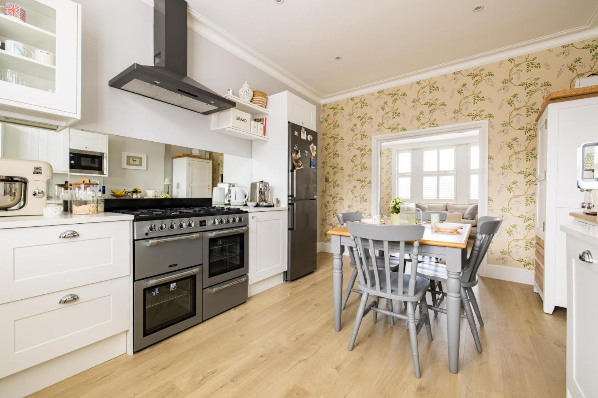 The Montagu – 2 Bedrooms with Terrace in Kensington