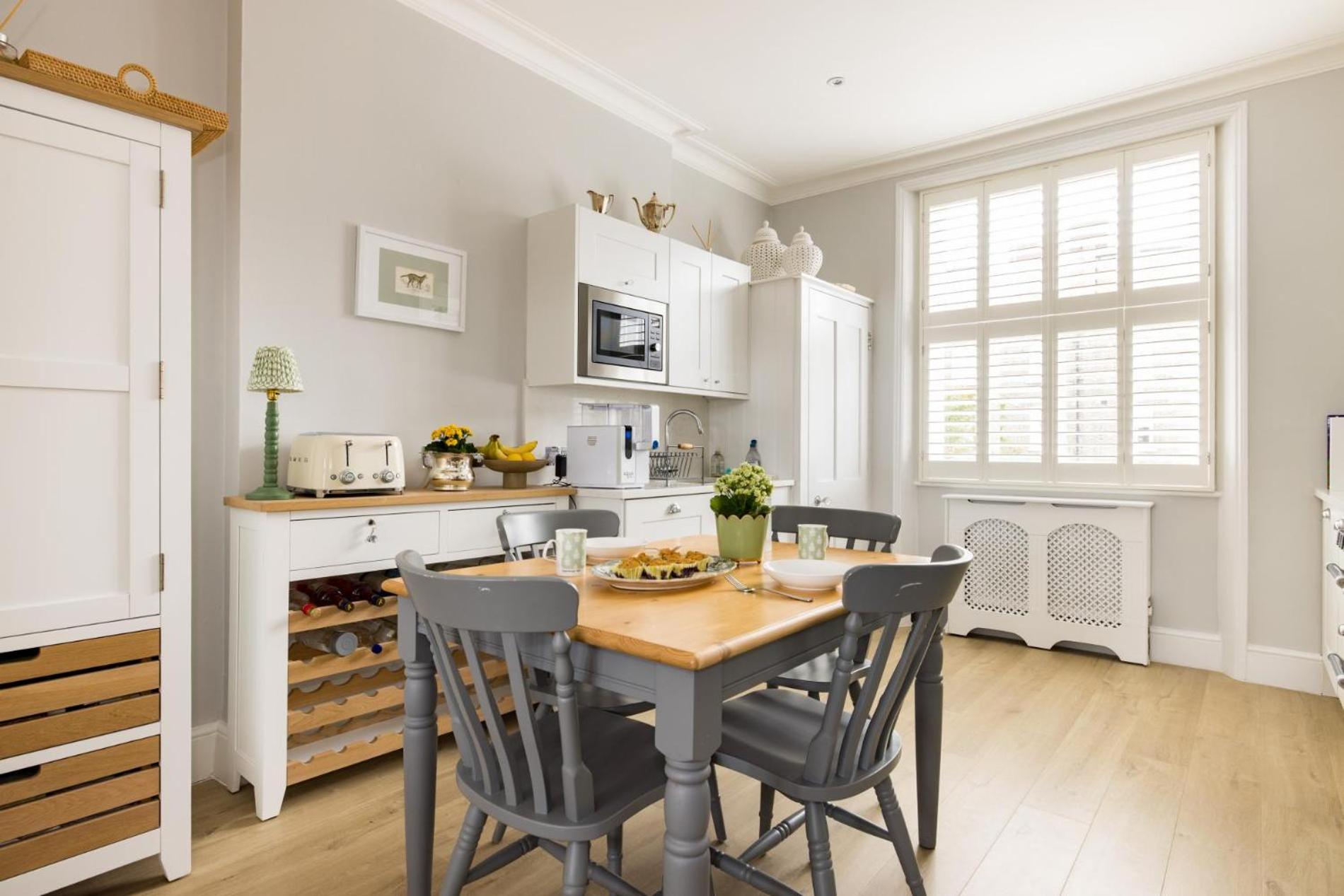 The Montagu – 2 Bedrooms with Terrace in Kensington