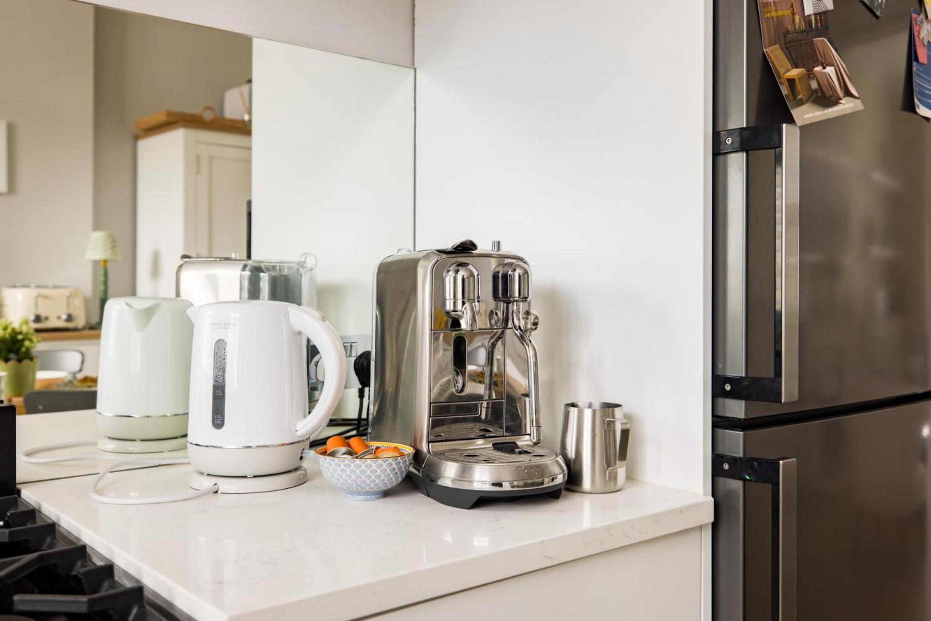 The Montagu – 2 Bedrooms with Terrace in Kensington