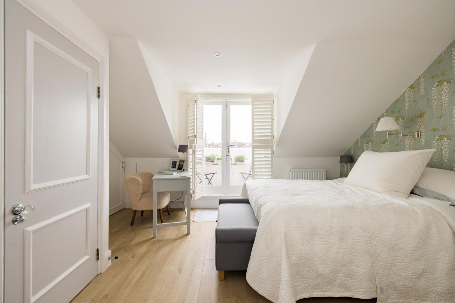 The Montagu – 2 Bedrooms with Terrace in Kensington