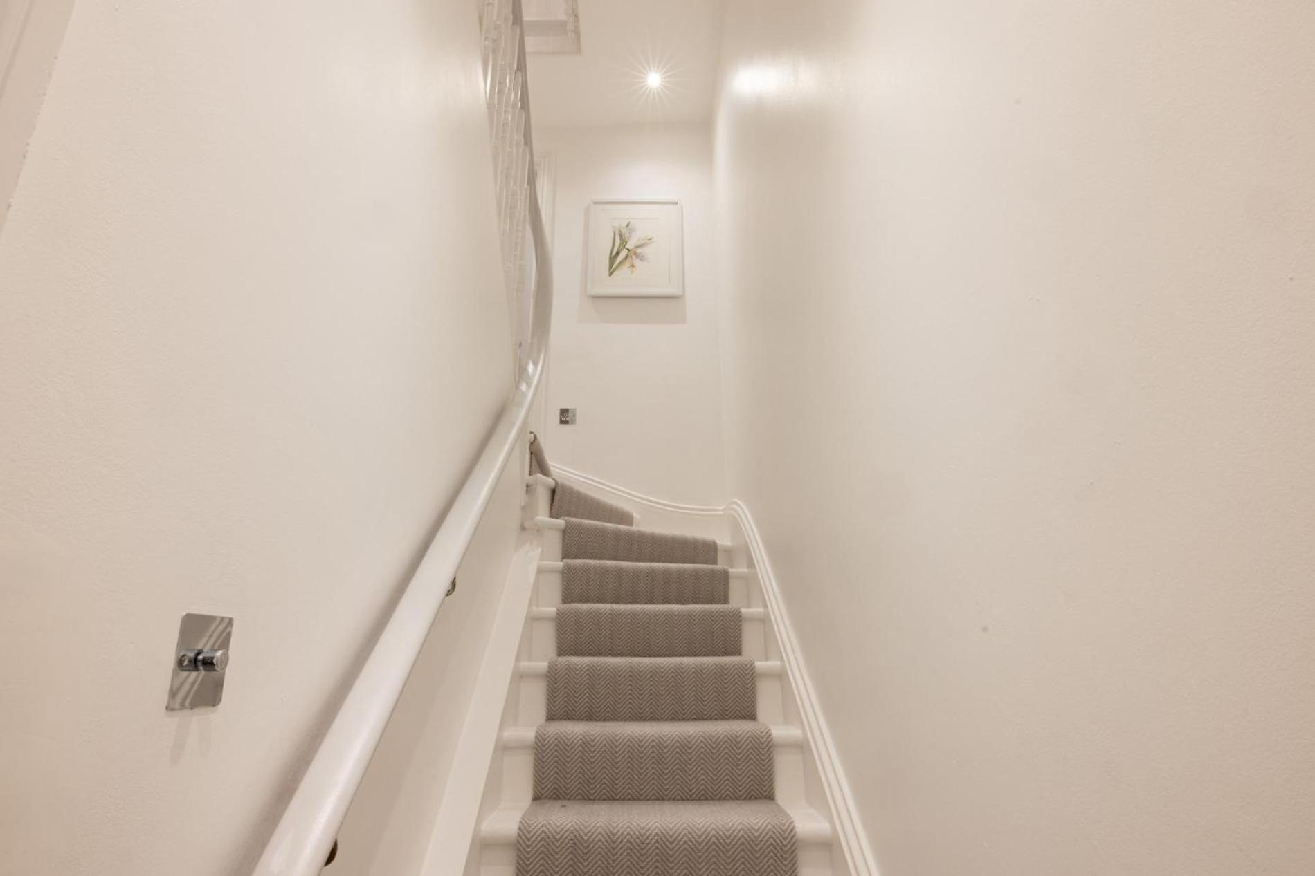 The Montagu – 2 Bedrooms with Terrace in Kensington