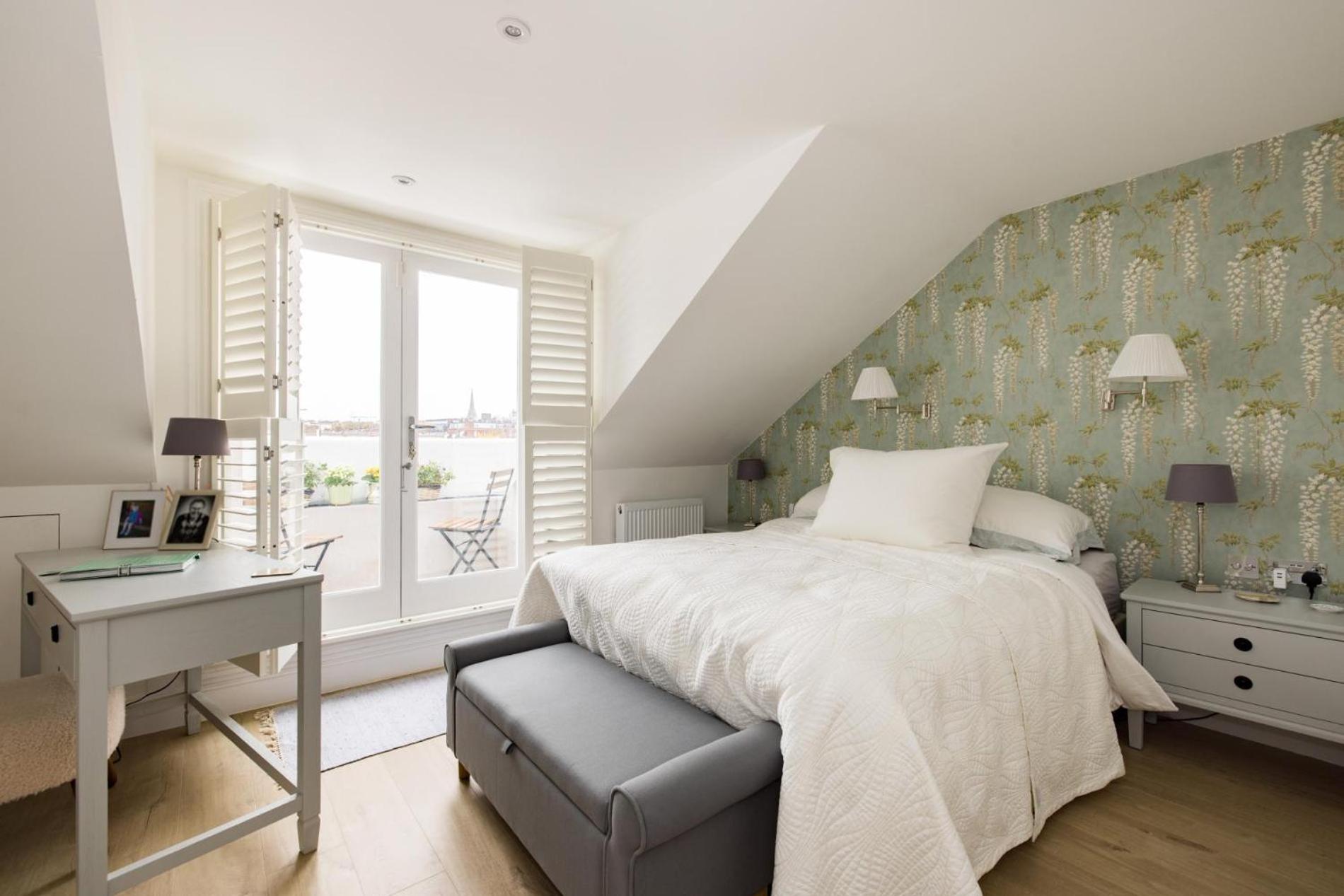 The Montagu – 2 Bedrooms with Terrace in Kensington