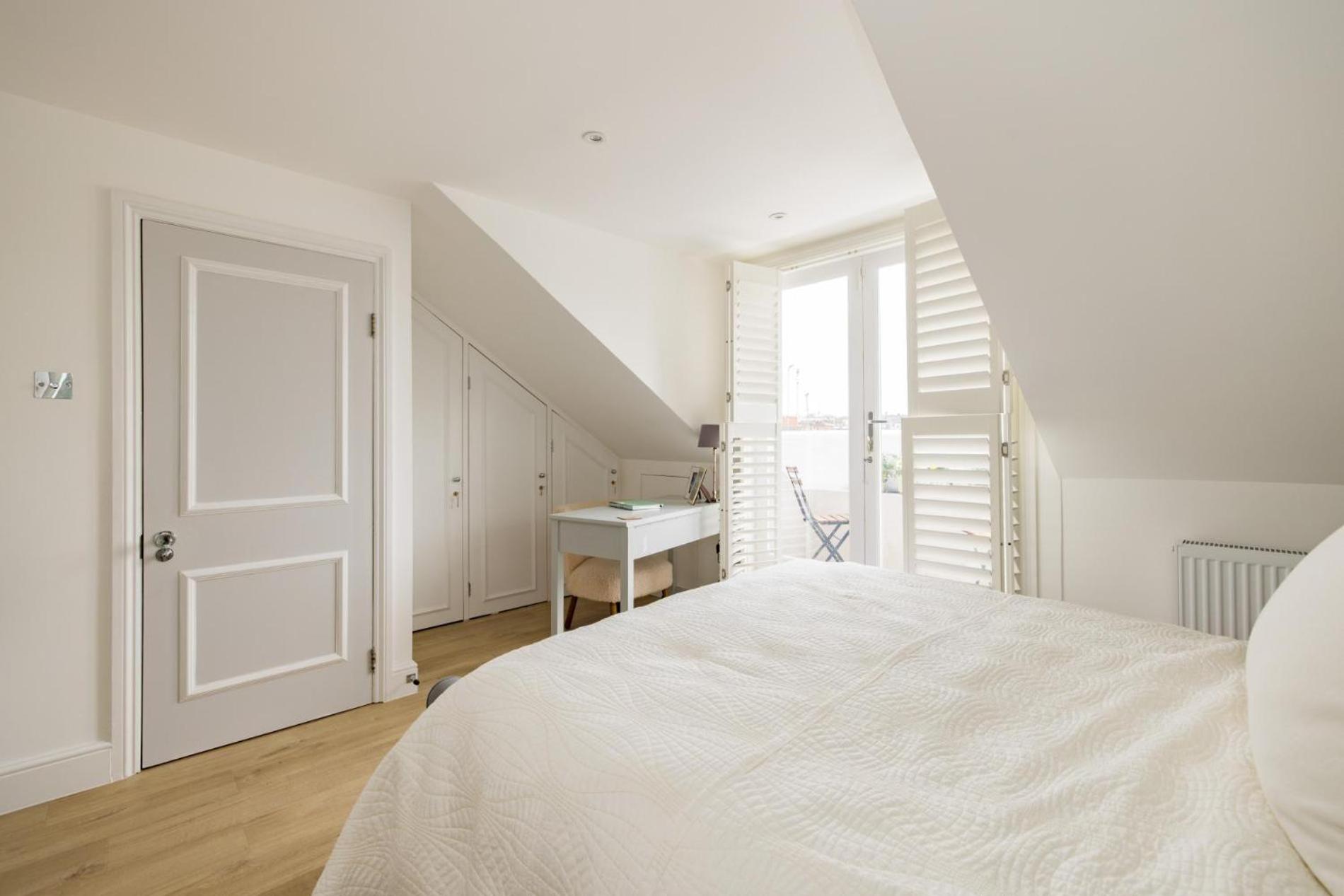 The Montagu – 2 Bedrooms with Terrace in Kensington