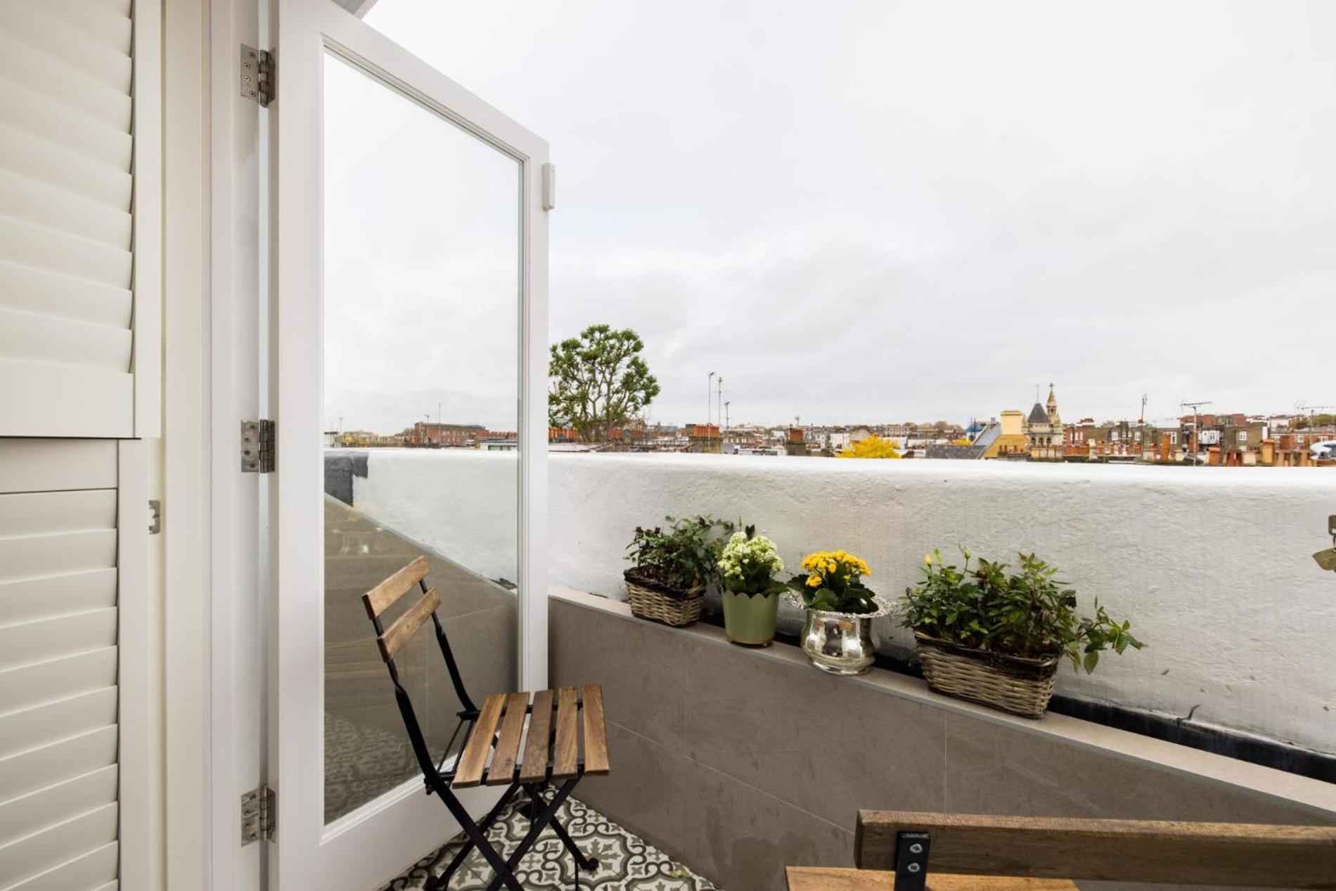 The Montagu – 2 Bedrooms with Terrace in Kensington