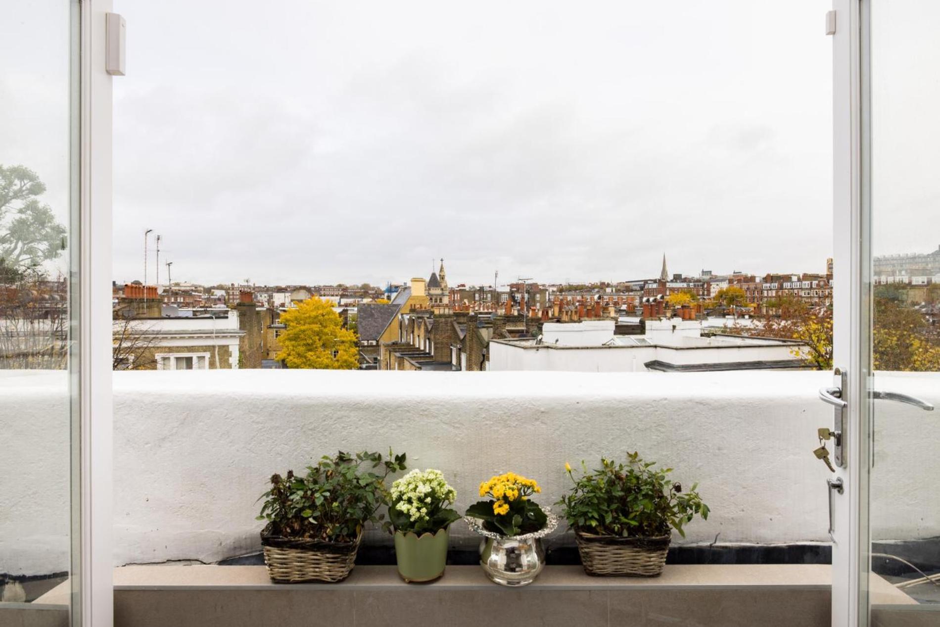 The Montagu – 2 Bedrooms with Terrace in Kensington