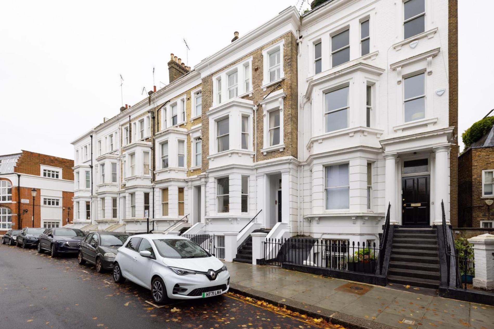 The Montagu – 2 Bedrooms with Terrace in Kensington