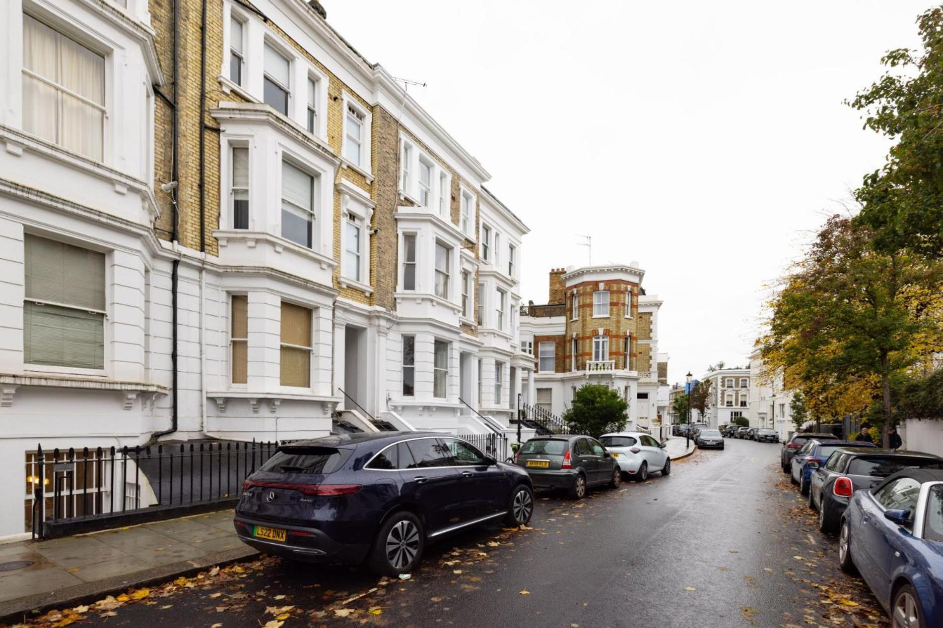 The Montagu – 2 Bedrooms with Terrace in Kensington