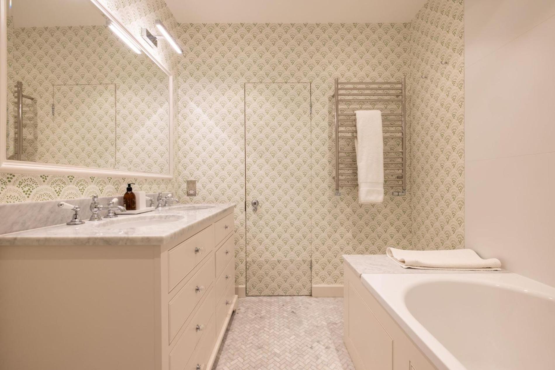 Kensington Luxury - 2 Bedrooms