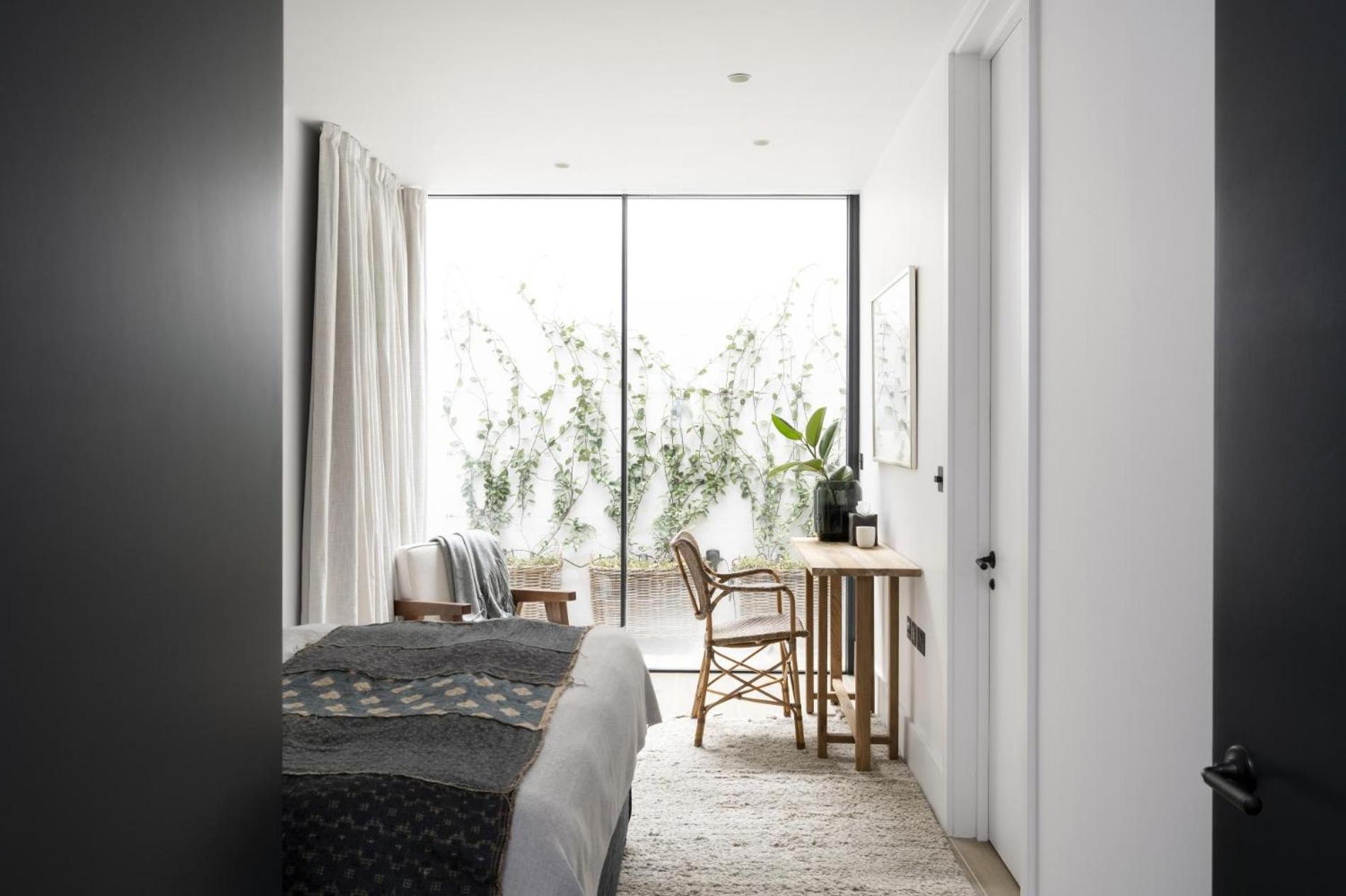 Tranquil Oasis – 2 Bedroom Flat by Kensington Gardens