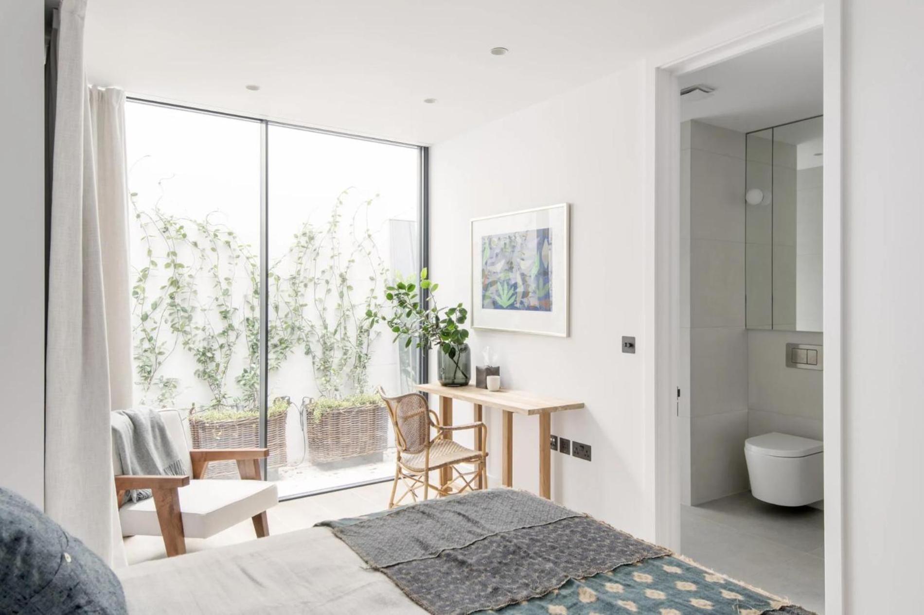 Tranquil Oasis – 2 Bedroom Flat by Kensington Gardens
