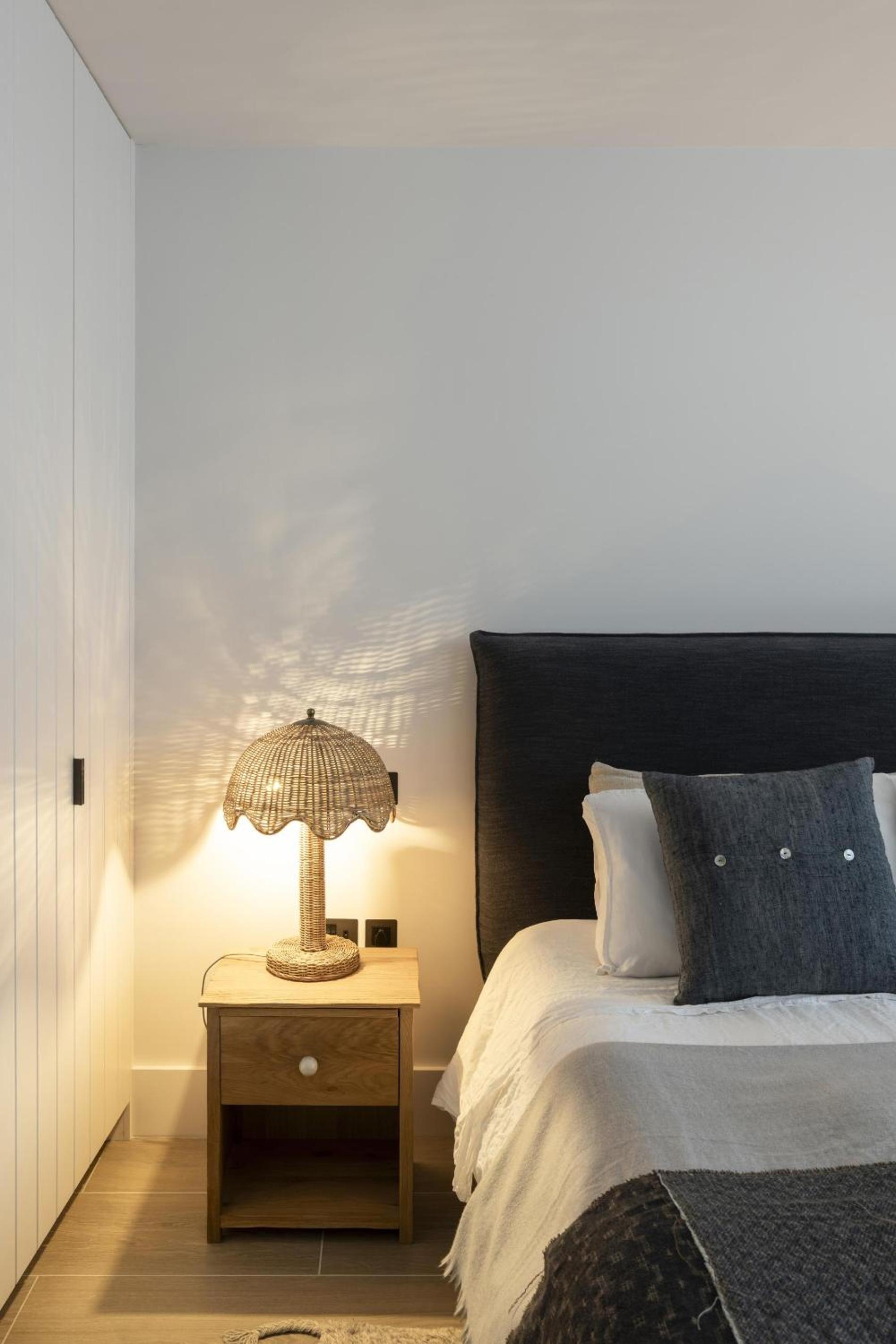 Tranquil Oasis – 2 Bedroom Flat by Kensington Gardens