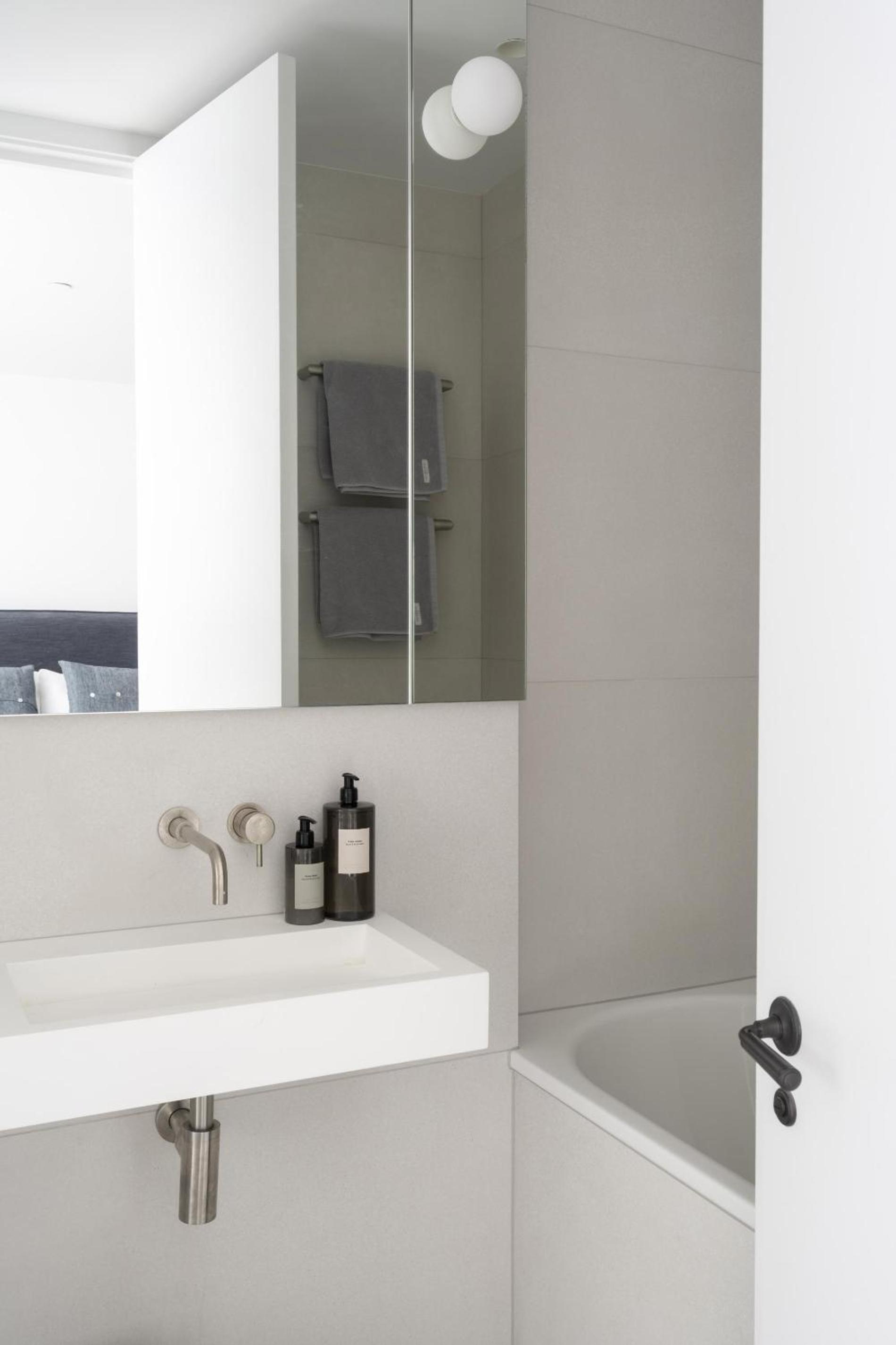 Tranquil Oasis – 2 Bedroom Flat by Kensington Gardens