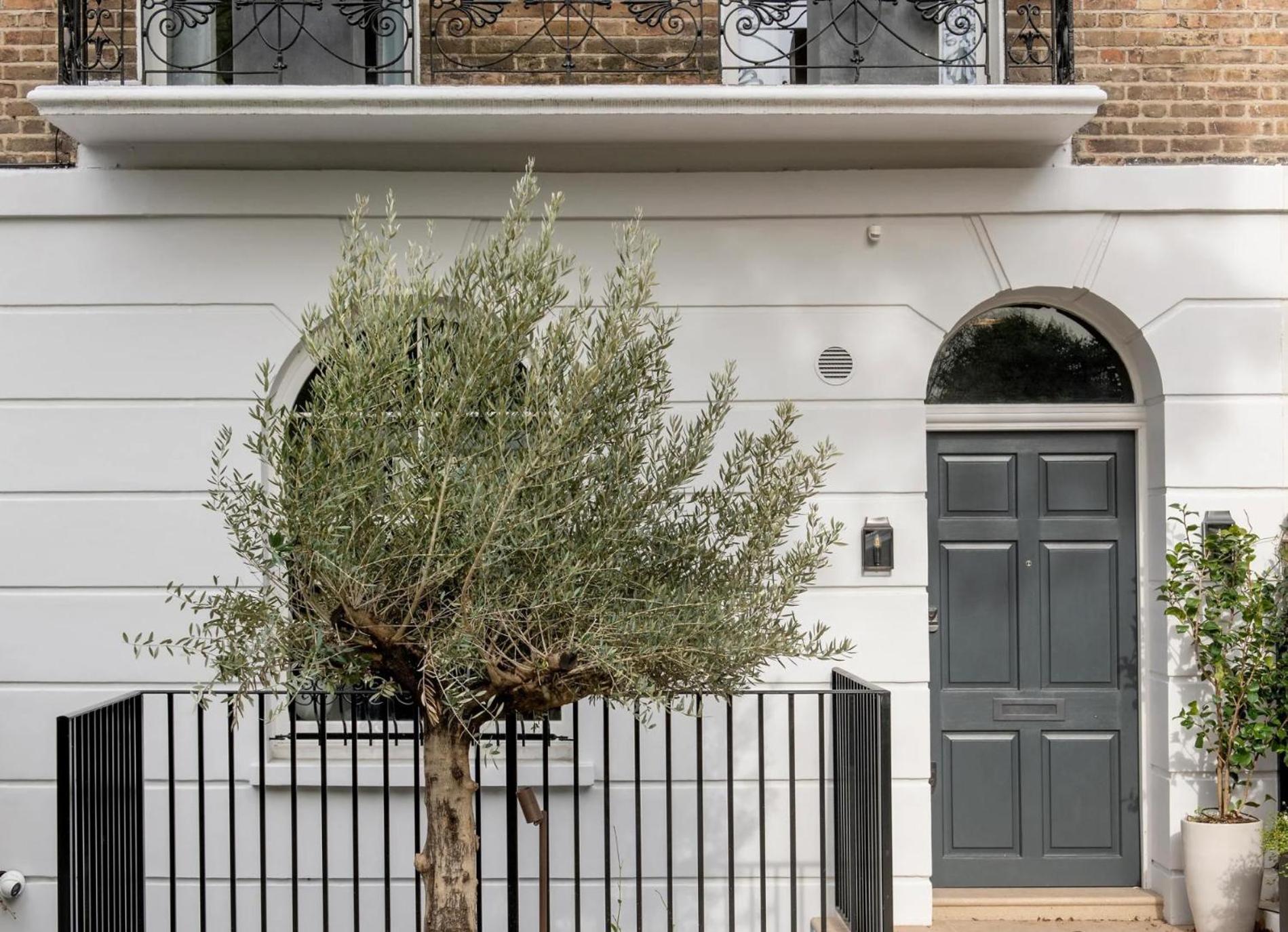 Tranquil Oasis – 2 Bedroom Flat by Kensington Gardens