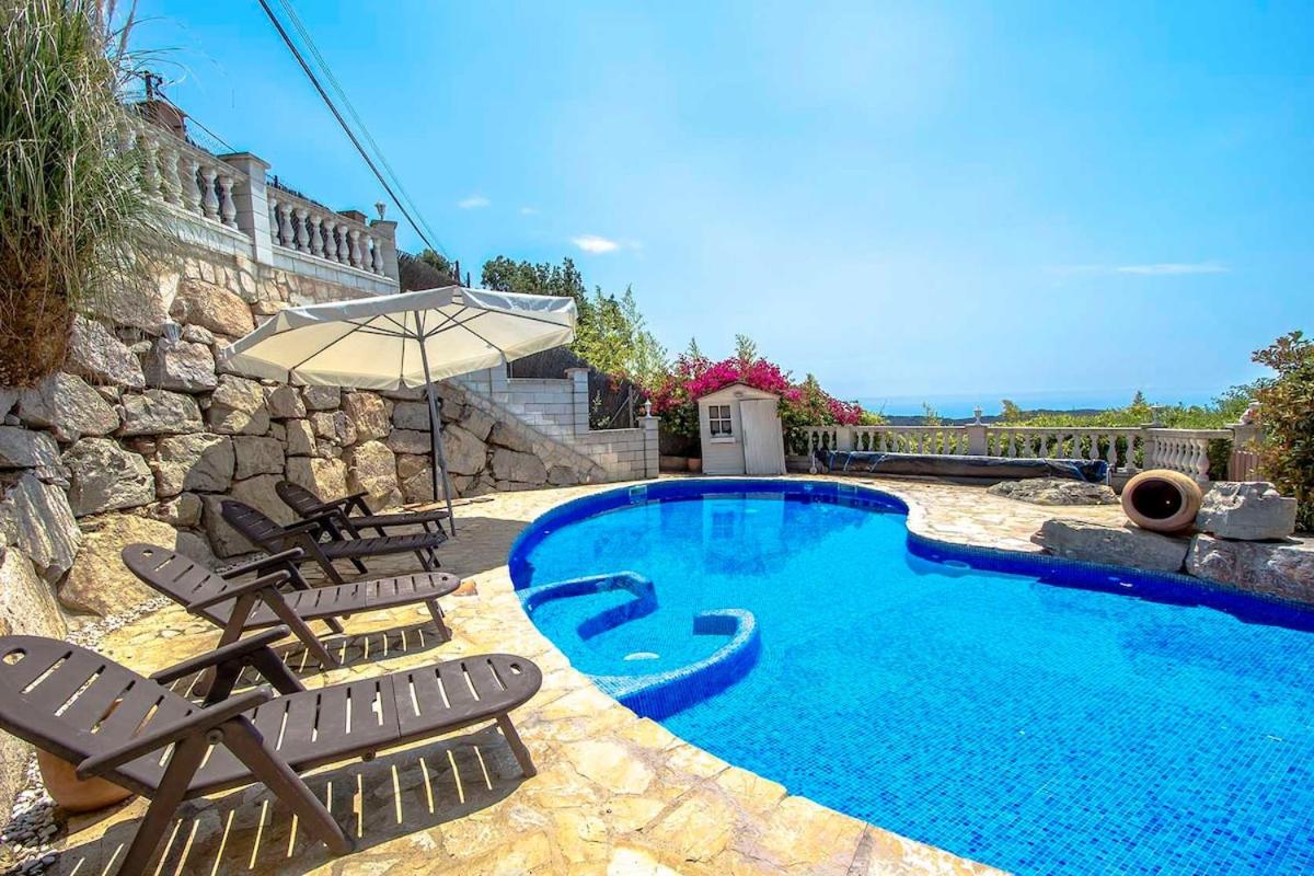 Swiss style villa near Barcelona 10min to beach