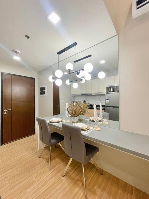 * *8 Luxurious Studio Apartment view 2