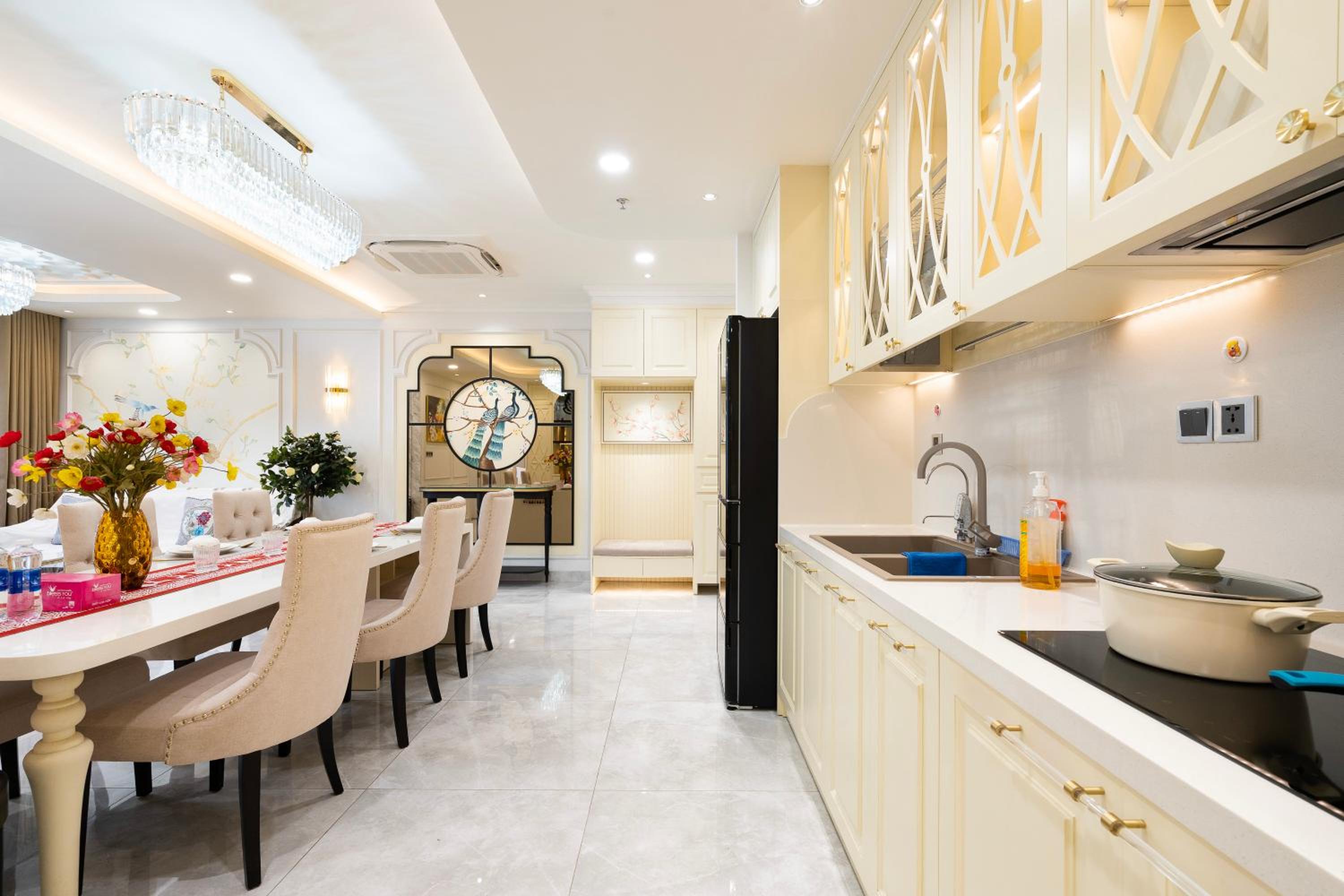 Convinia Luxury The Peak Midtown