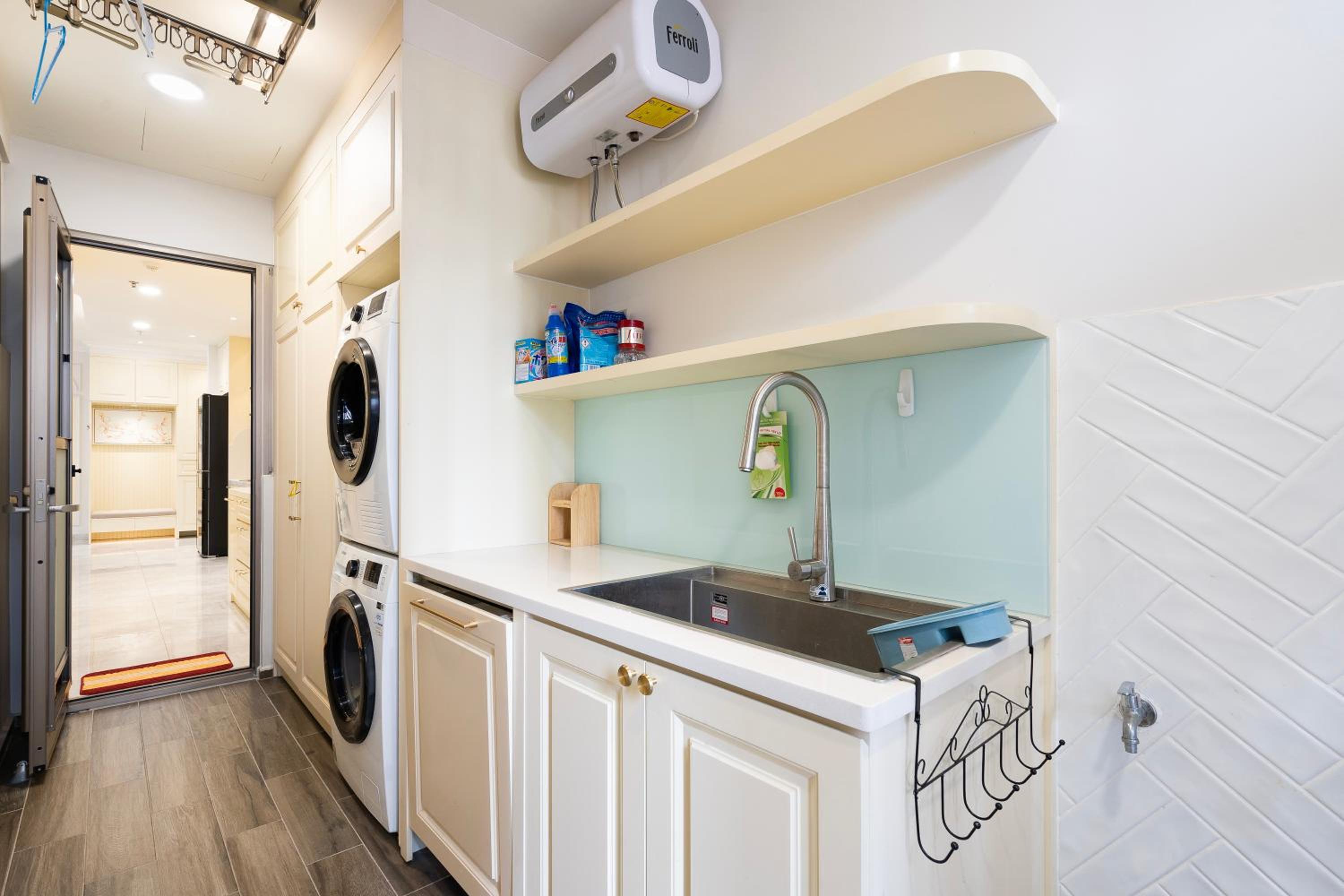 Convinia Luxury The Peak Midtown