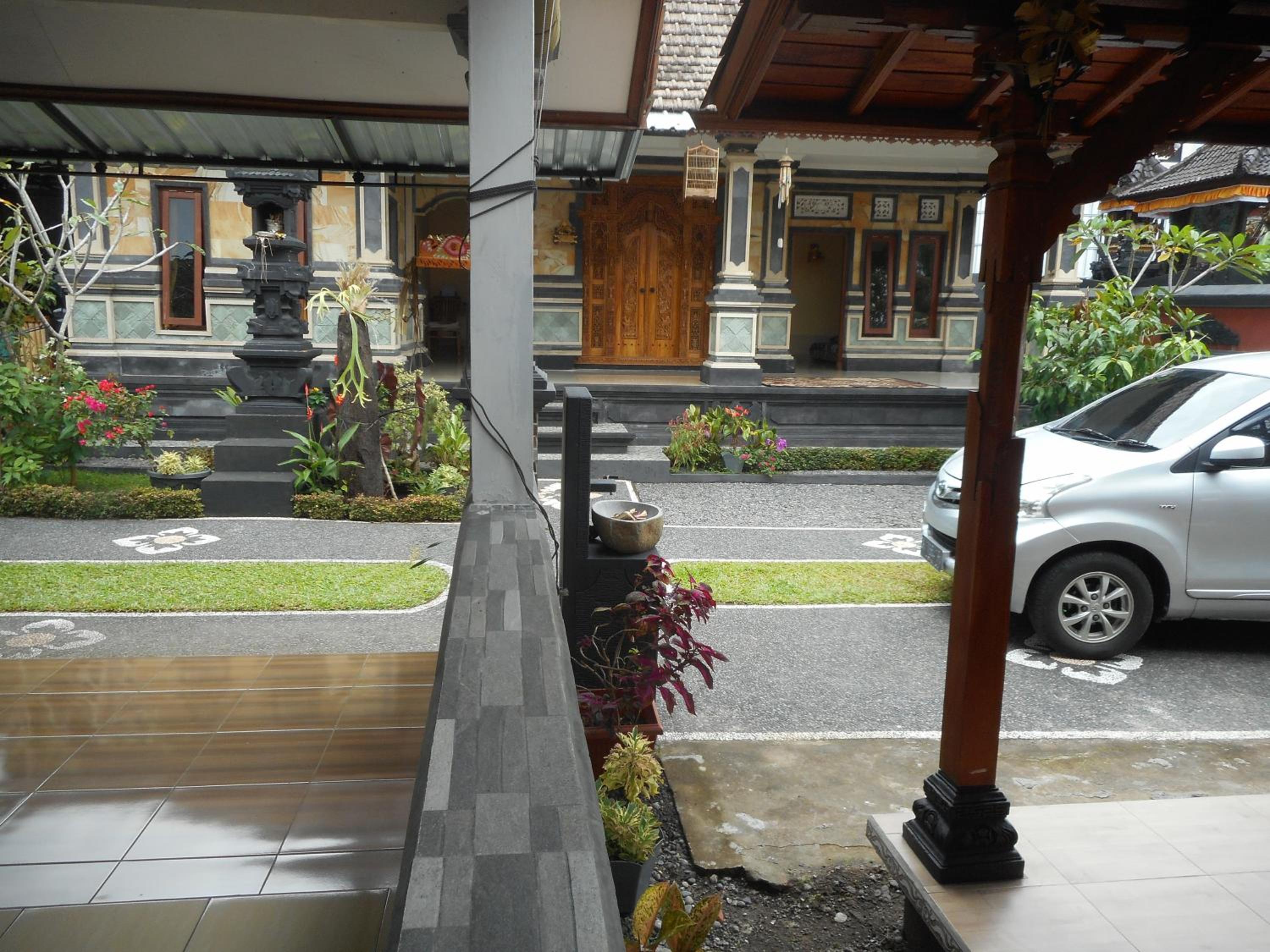 Kadek Homestay