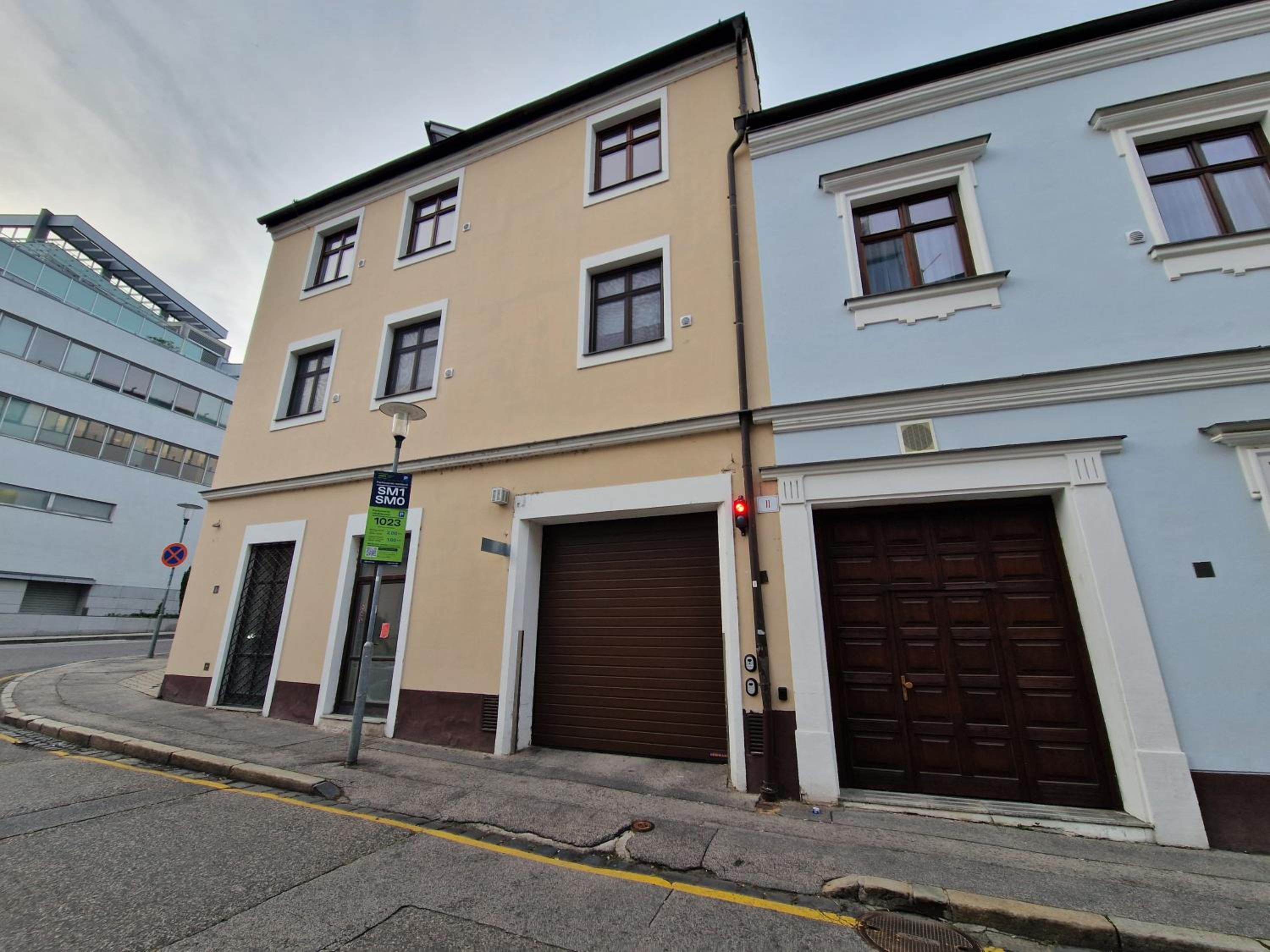 7thHeaven centre suite FREE PARKING in the building
