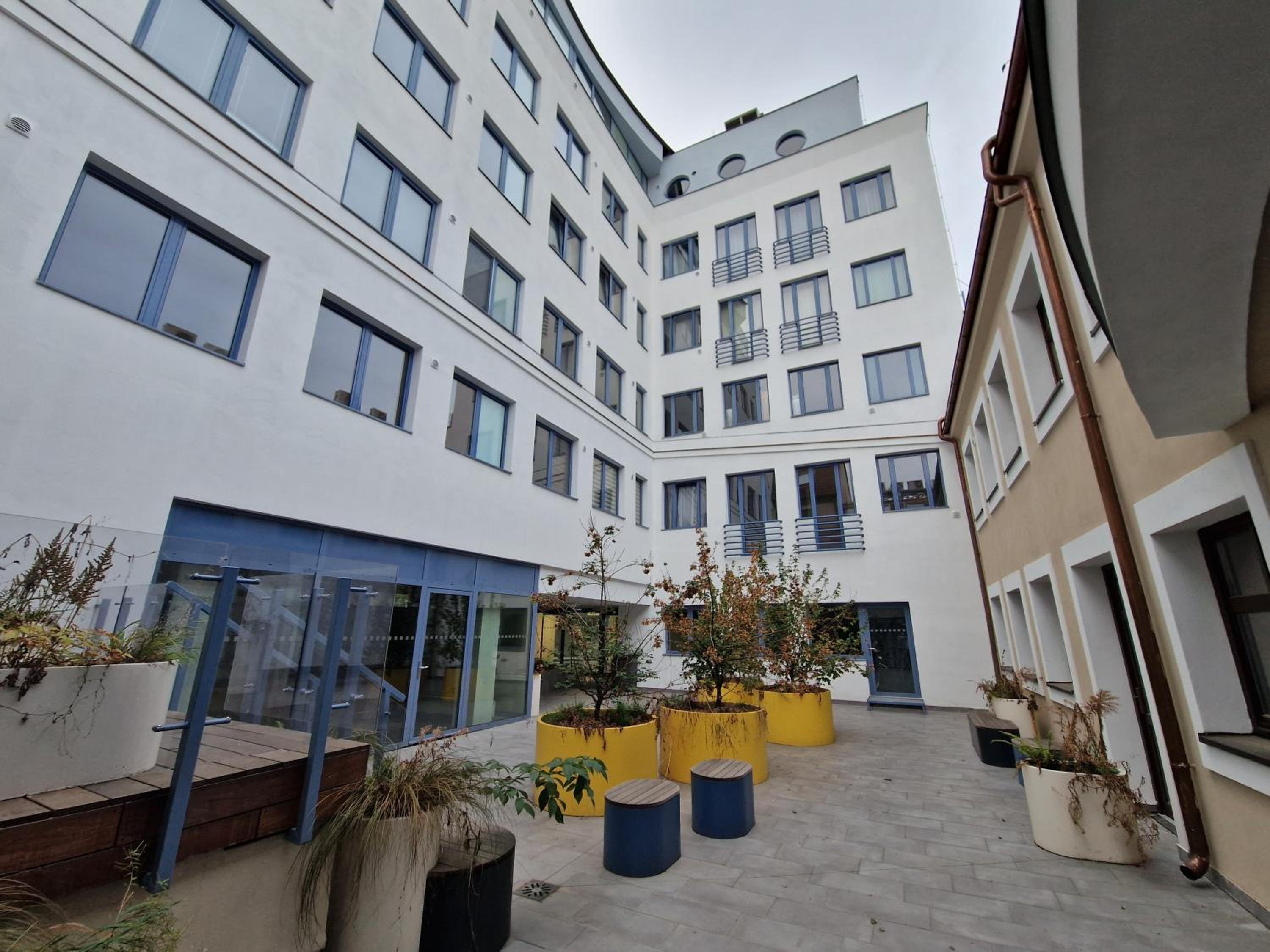 7thHeaven centre suite FREE PARKING in the building