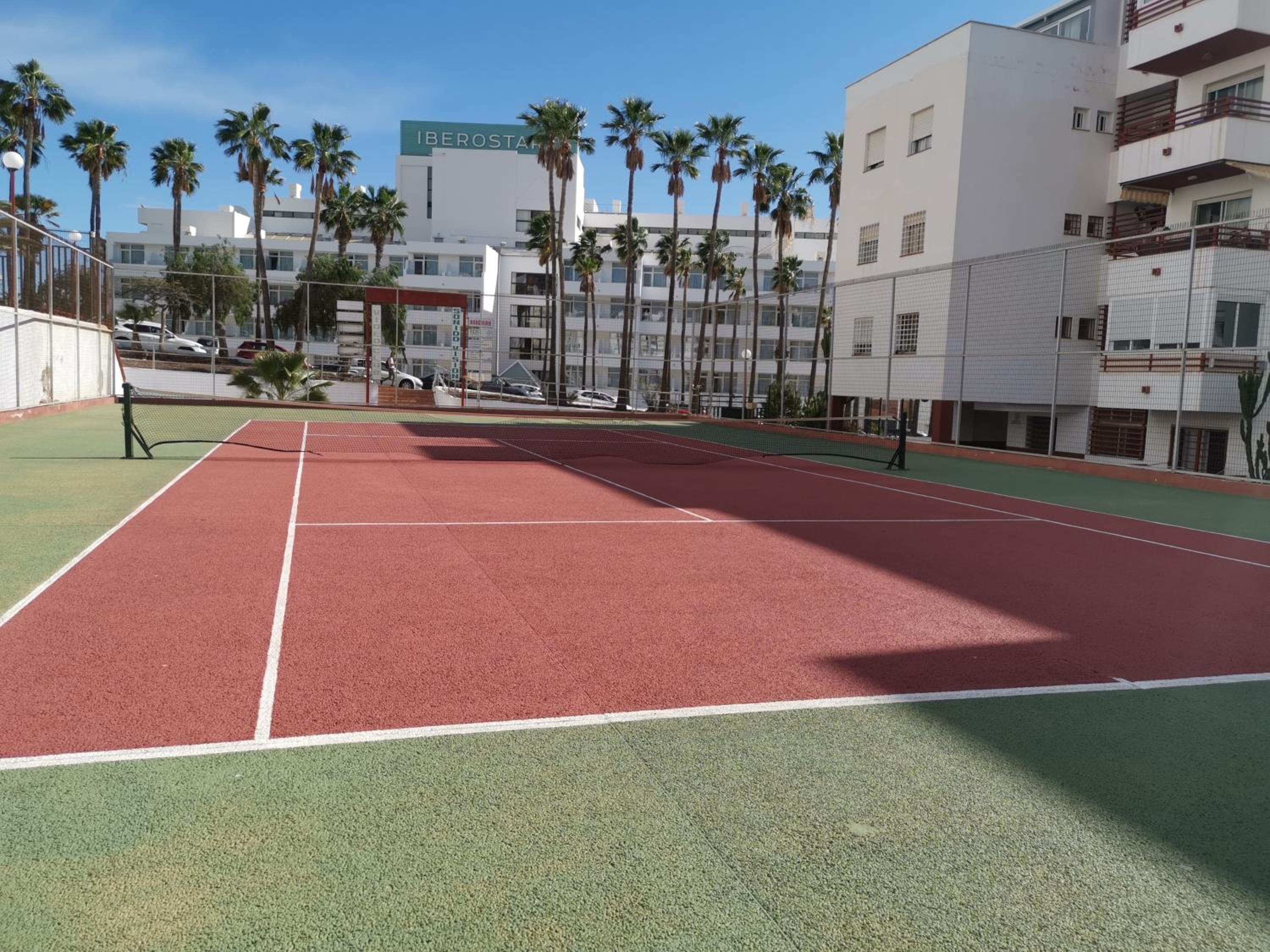 Piso familiar de 3hab con piscina en Costa Adeje view 4
