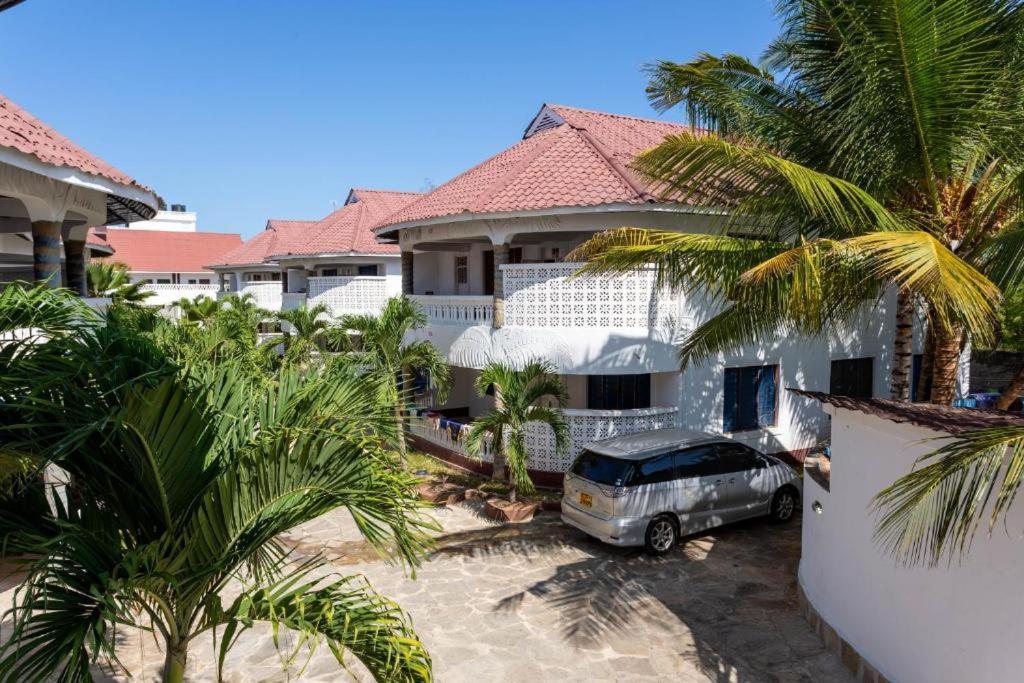 Lux Suites Diani Holiday Villas view 4