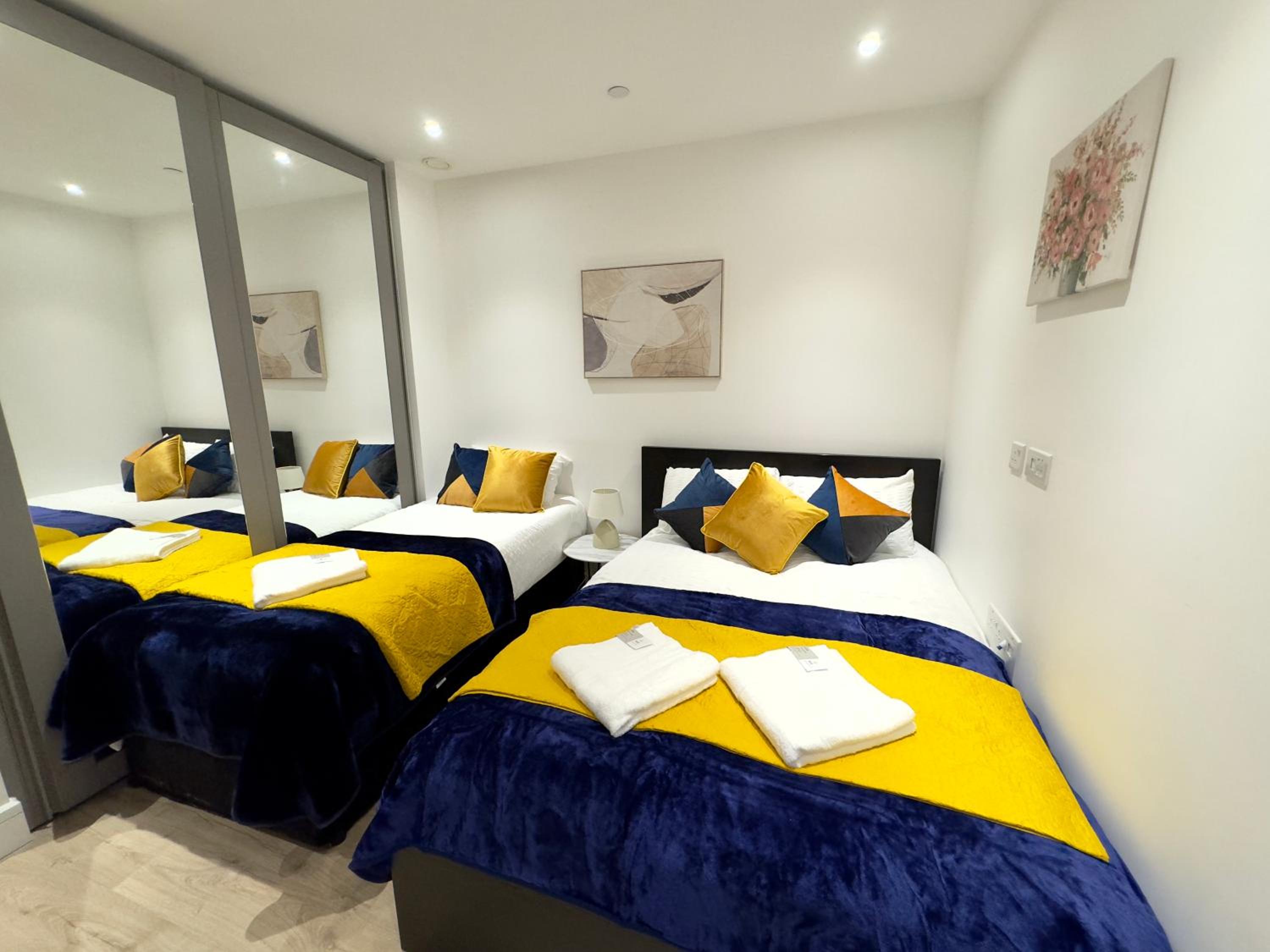 Tower Bridge, London Luxury Flat with Beautiful Garden Views