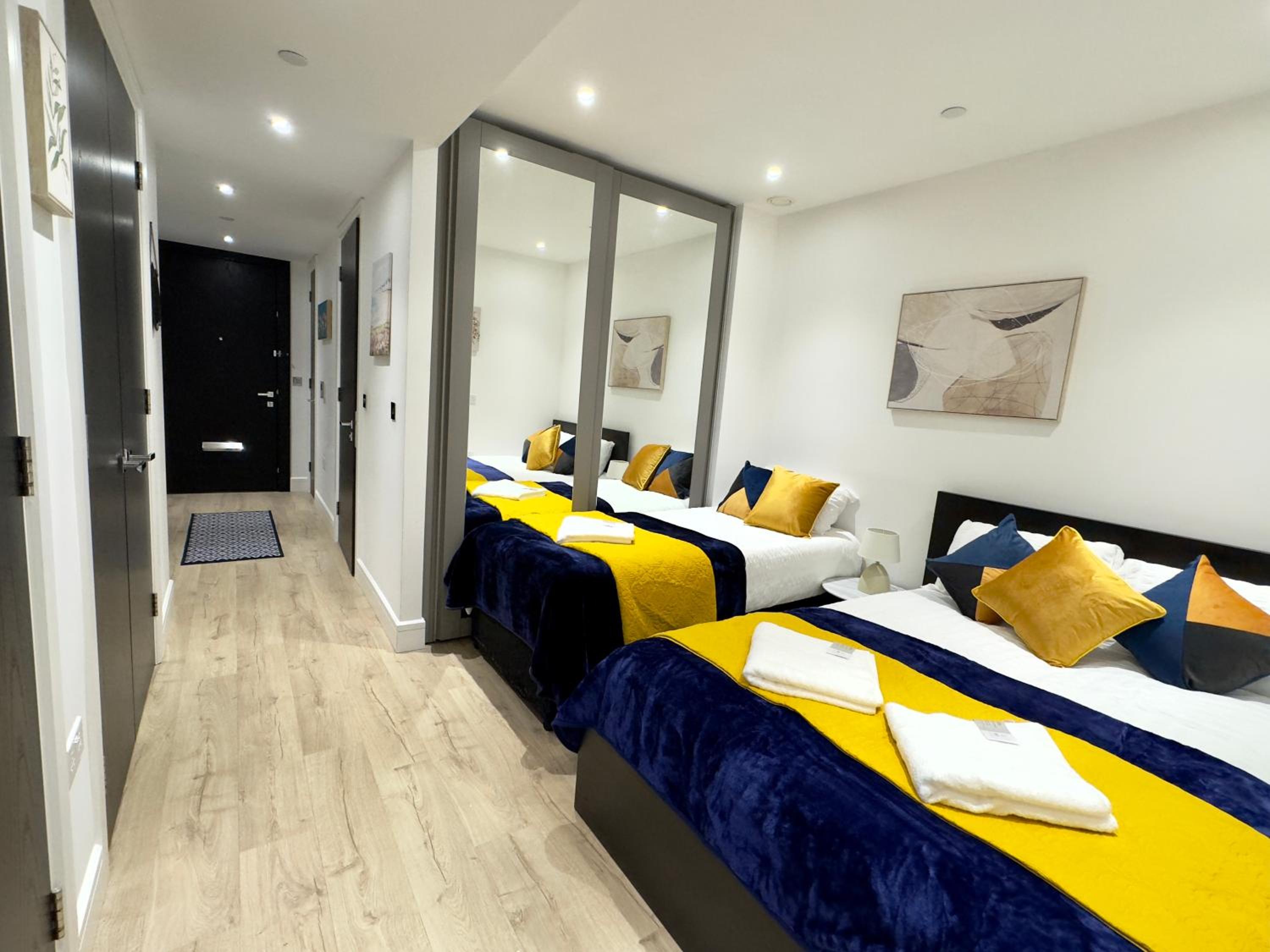 Tower Bridge, London Luxury Flat with Beautiful Garden Views