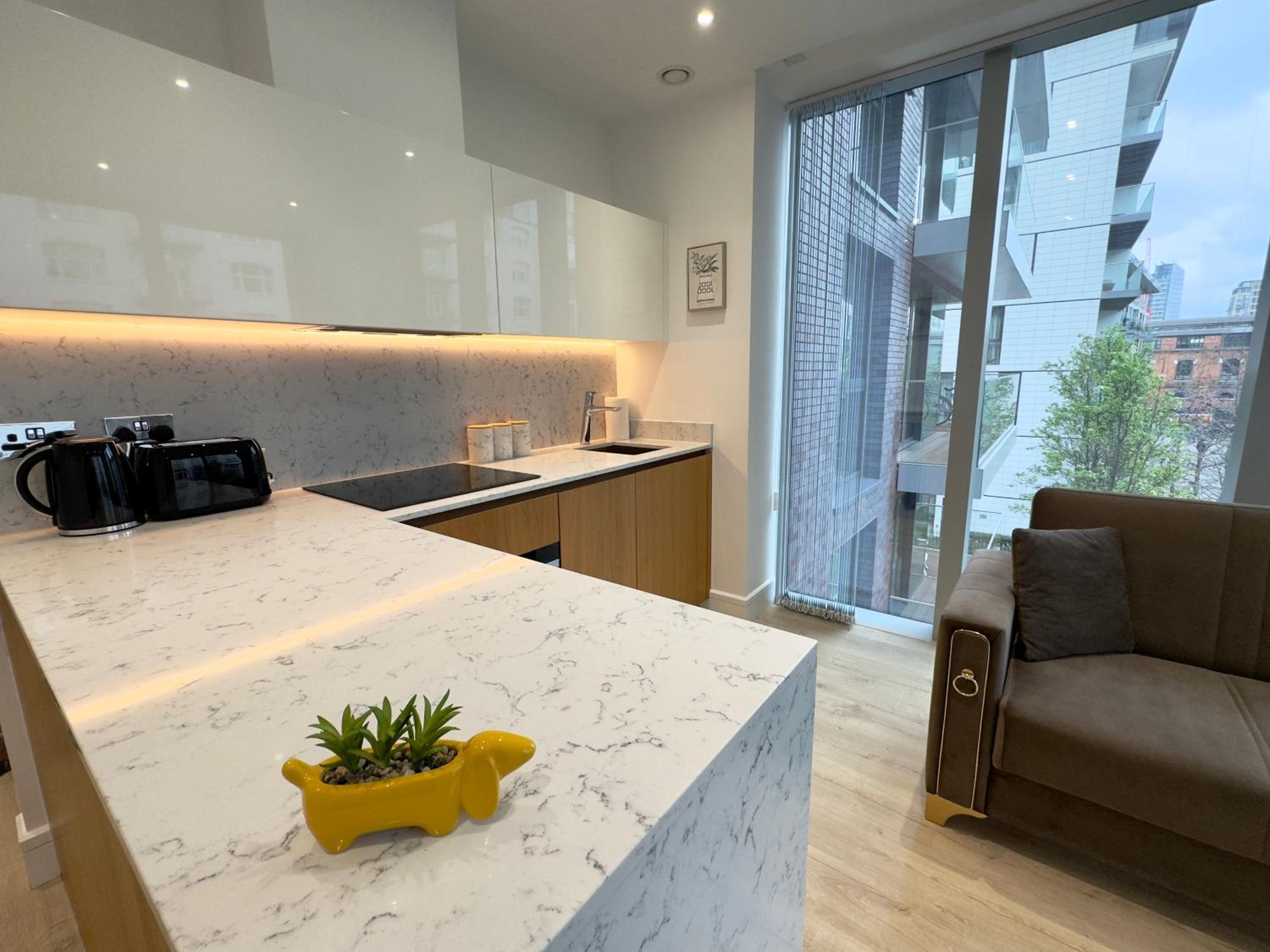 Tower Bridge, London Luxury Flat with Beautiful Garden Views