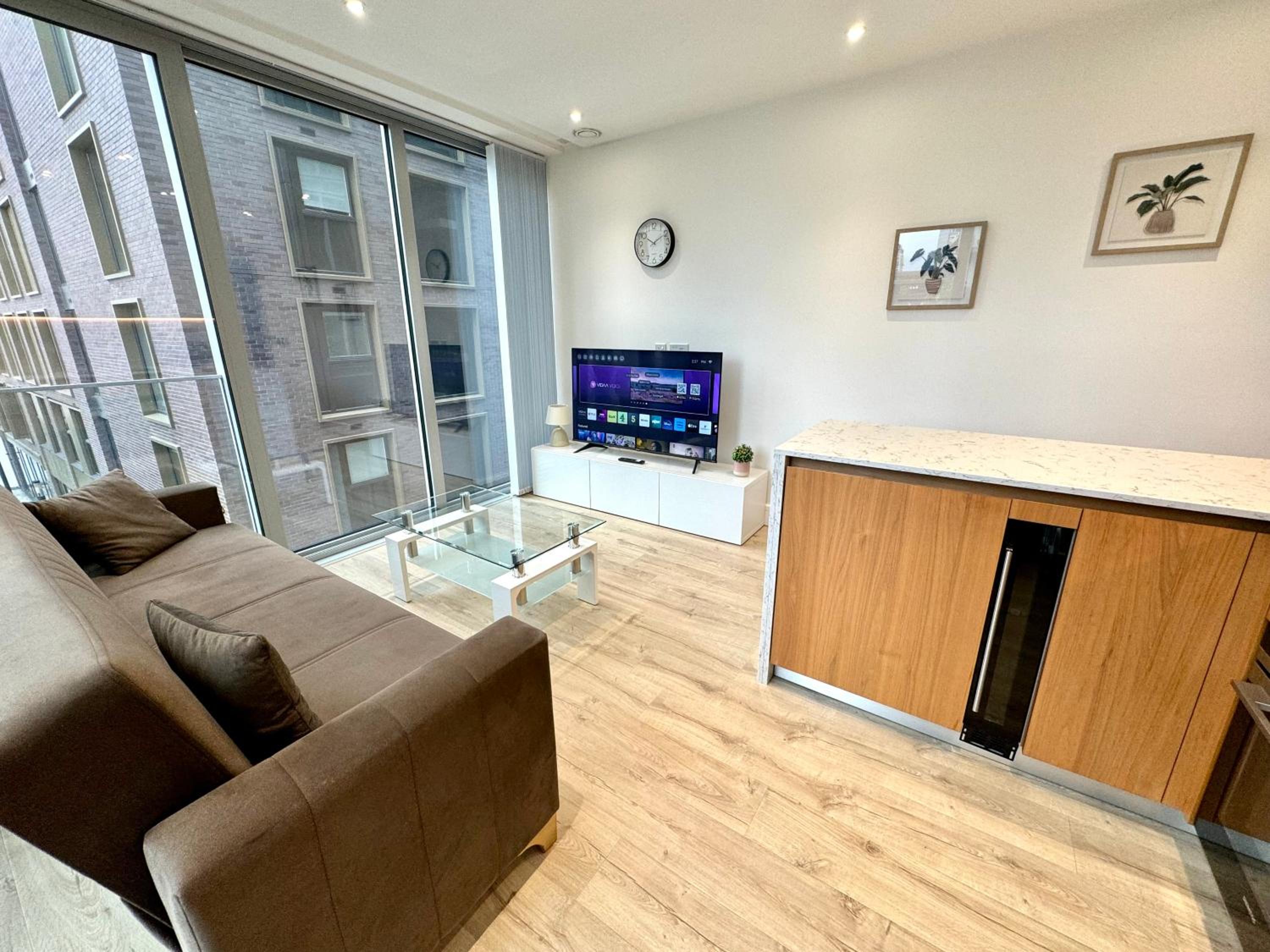 Tower Bridge, London Luxury Flat with Beautiful Garden Views