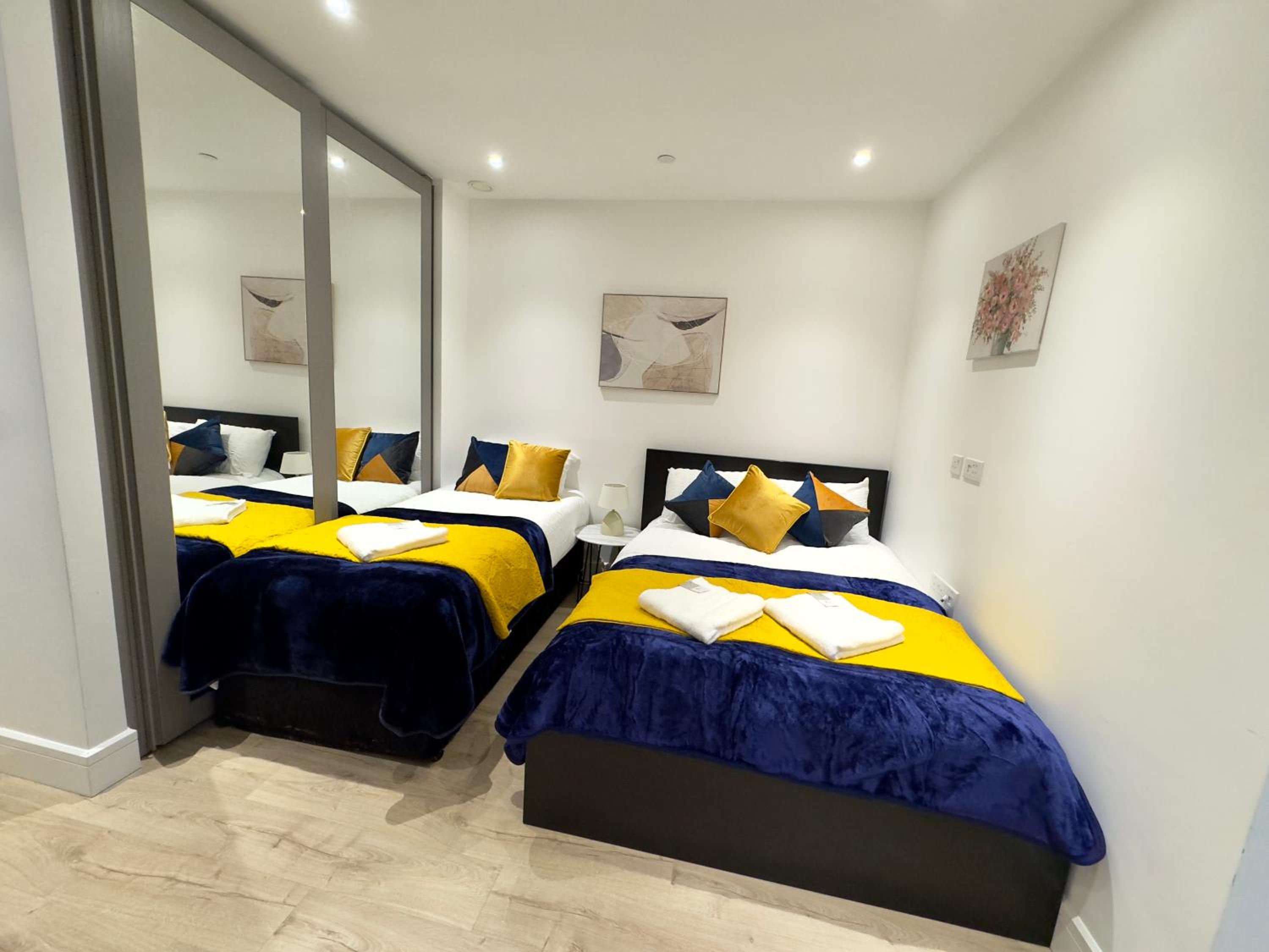 Tower Bridge, London Luxury Flat with Beautiful Garden Views