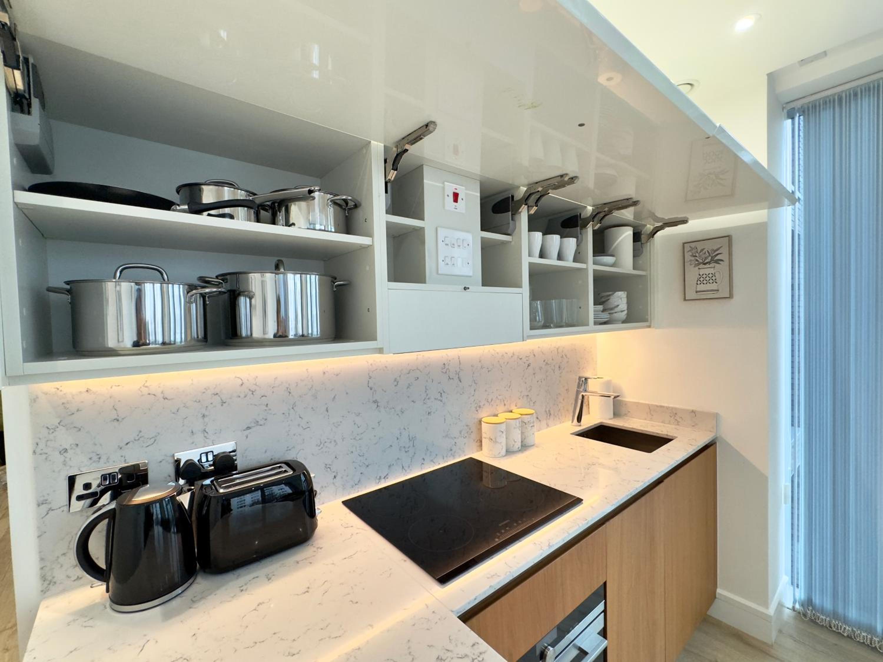 Tower Bridge, London Luxury Flat with Beautiful Garden Views