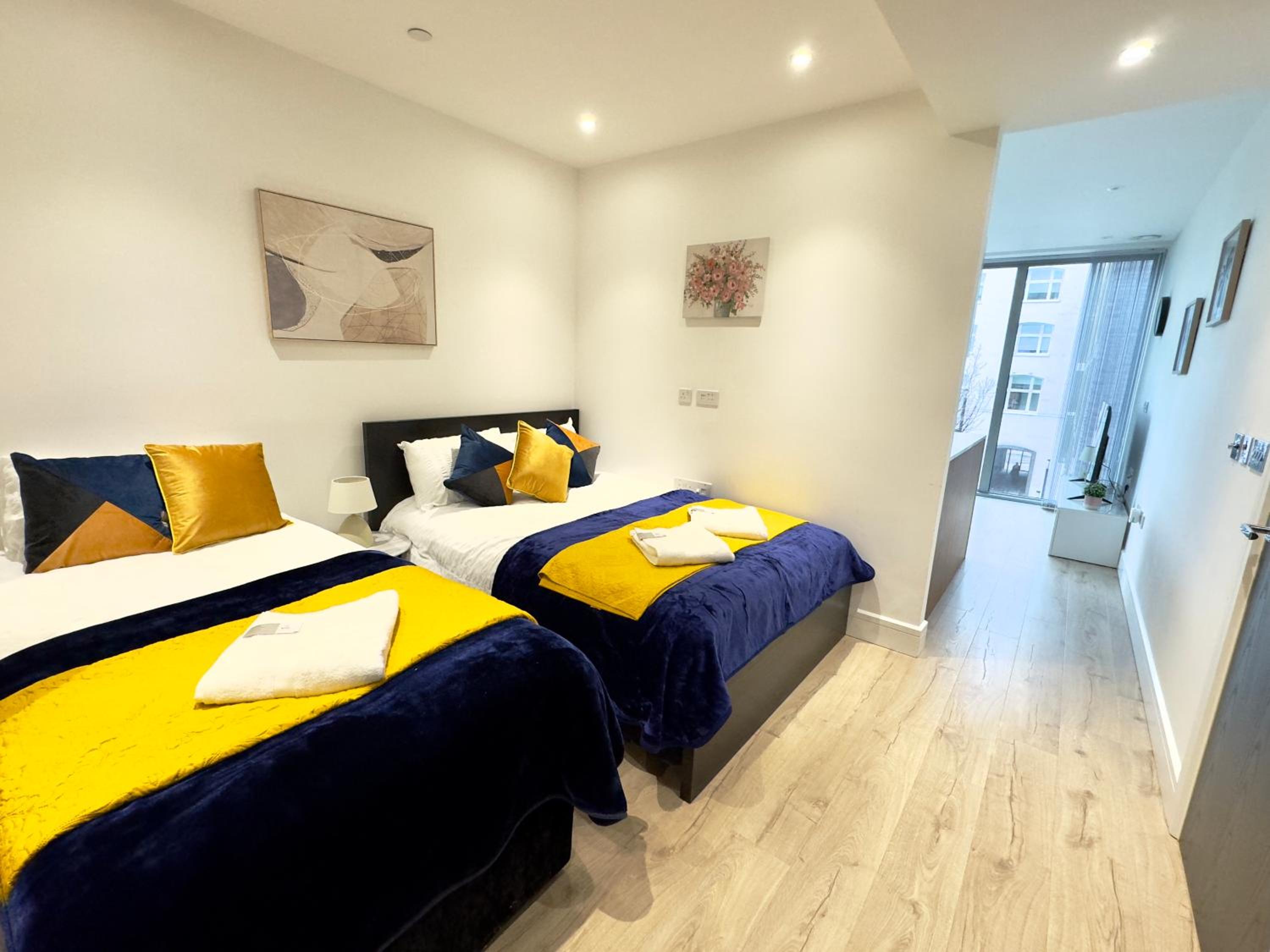 Tower Bridge, London Luxury Flat with Beautiful Garden Views