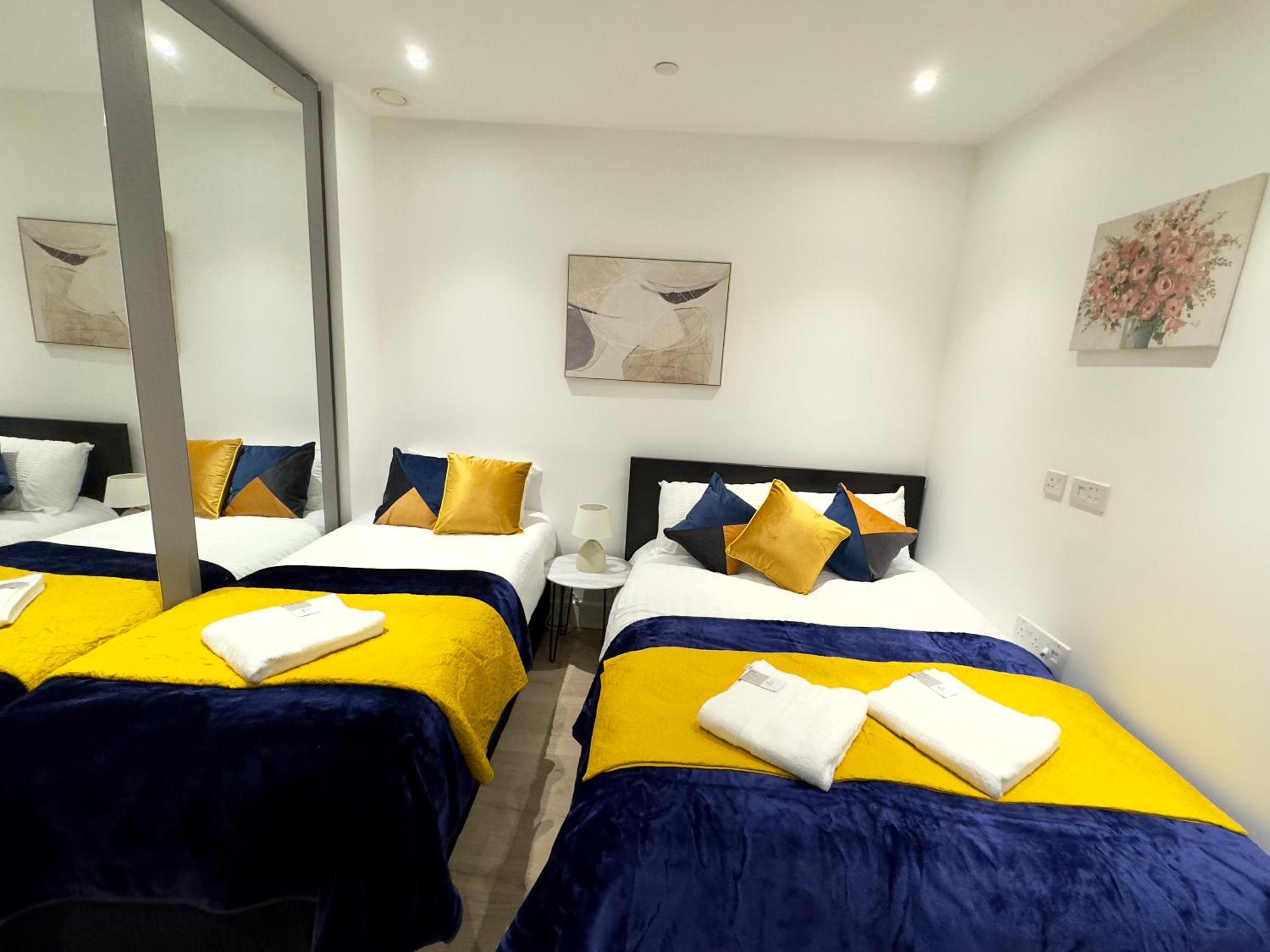 Tower Bridge, London Luxury Flat with Beautiful Garden Views