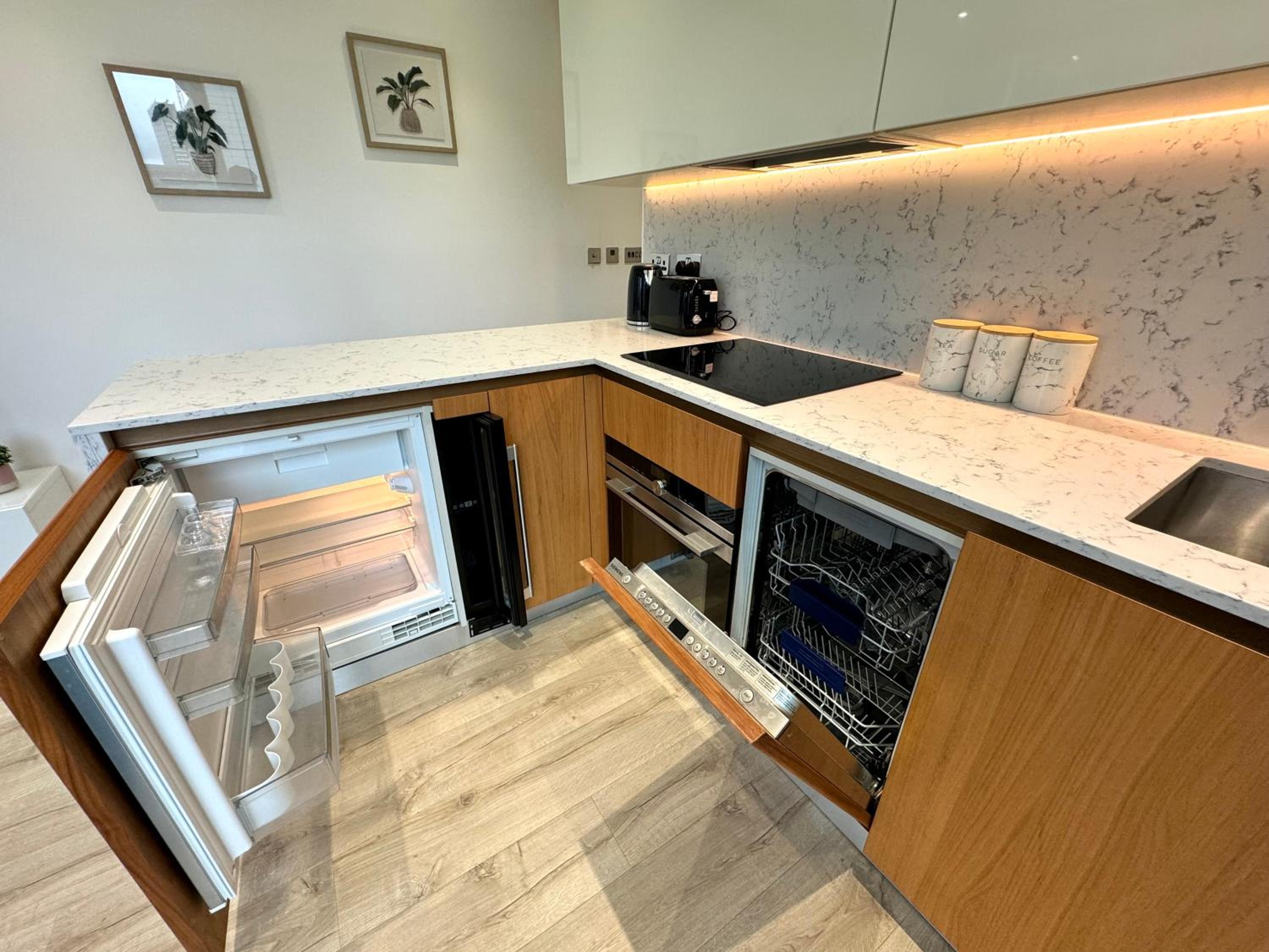 Tower Bridge, London Luxury Flat with Beautiful Garden Views