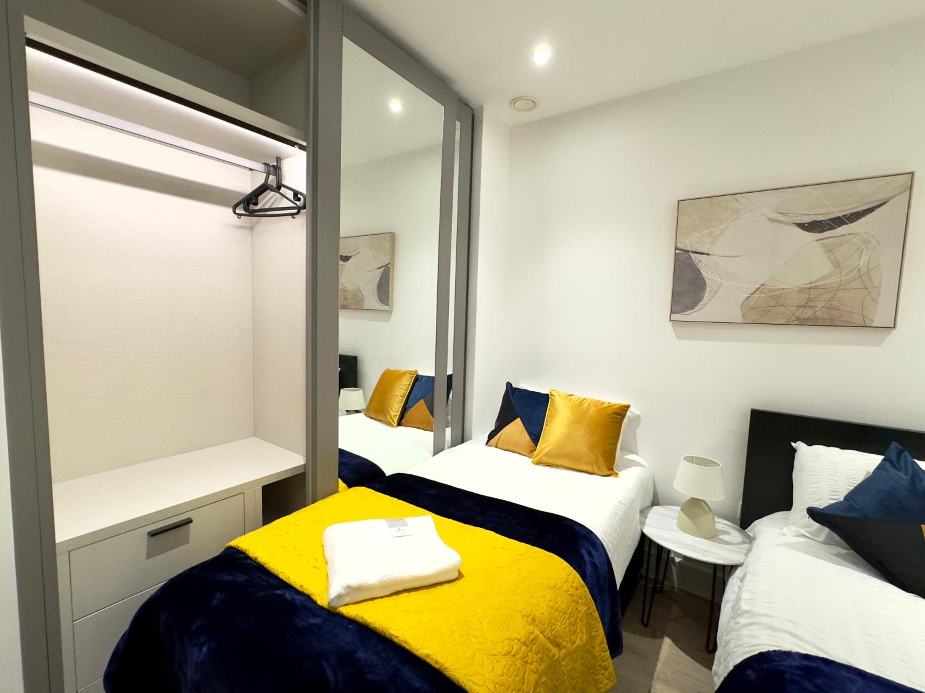 Tower Bridge, London Luxury Flat with Beautiful Garden Views