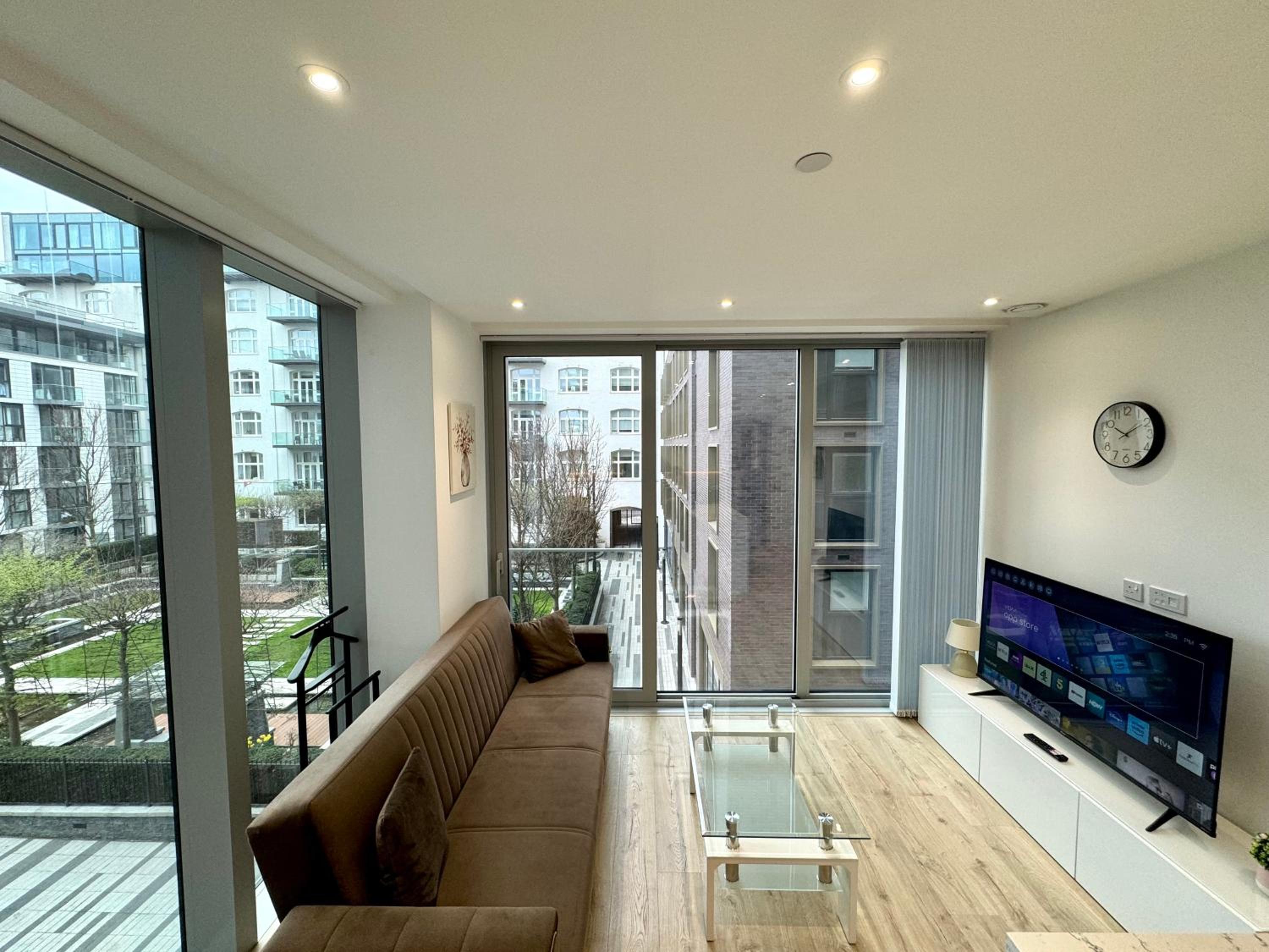 Tower Bridge, London Luxury Flat with Beautiful Garden Views