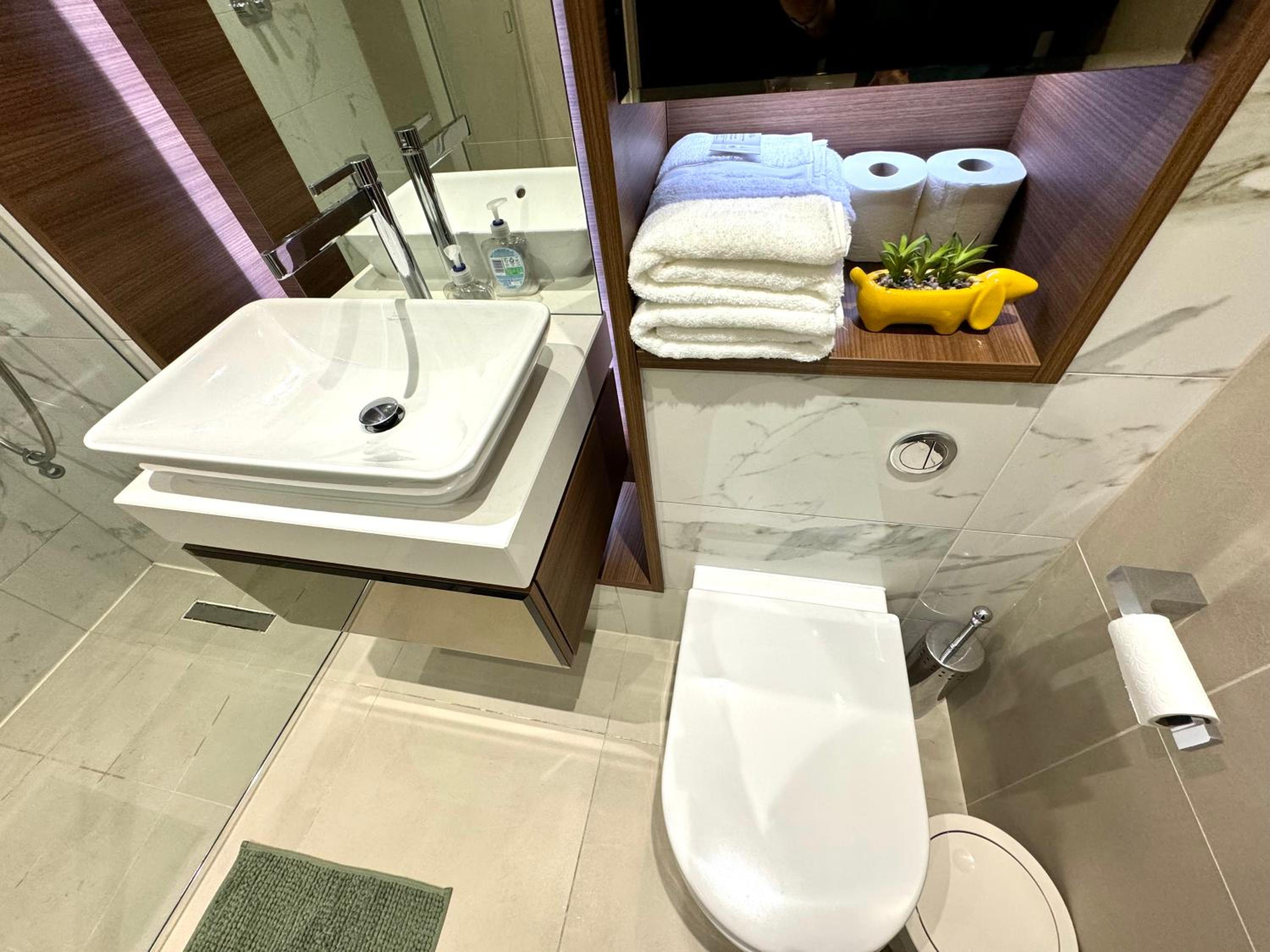Tower Bridge, London Luxury Flat with Beautiful Garden Views