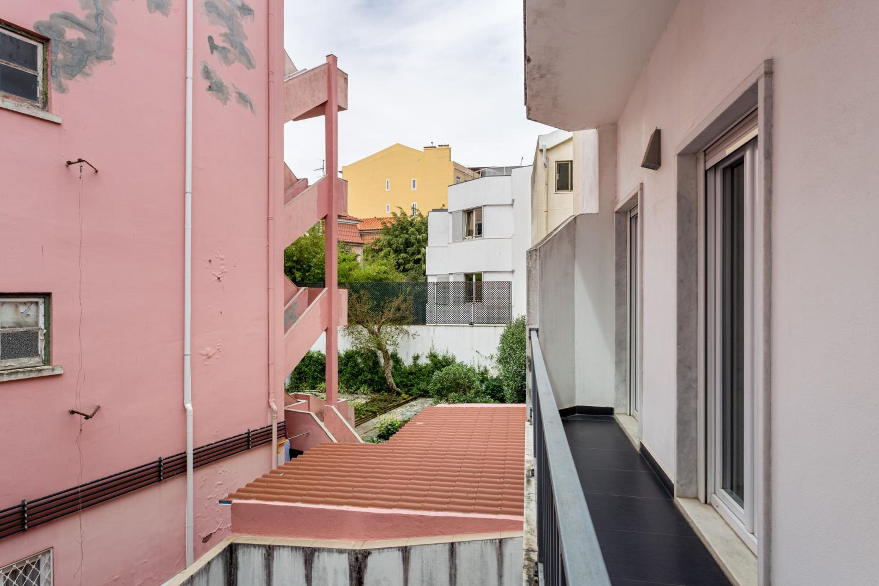 GuestReady - Modern flat near Estrela Garden view 4