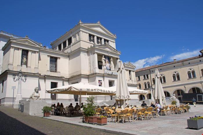 Centralissimo con vista colline