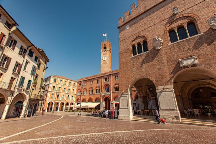 Centralissimo con vista colline