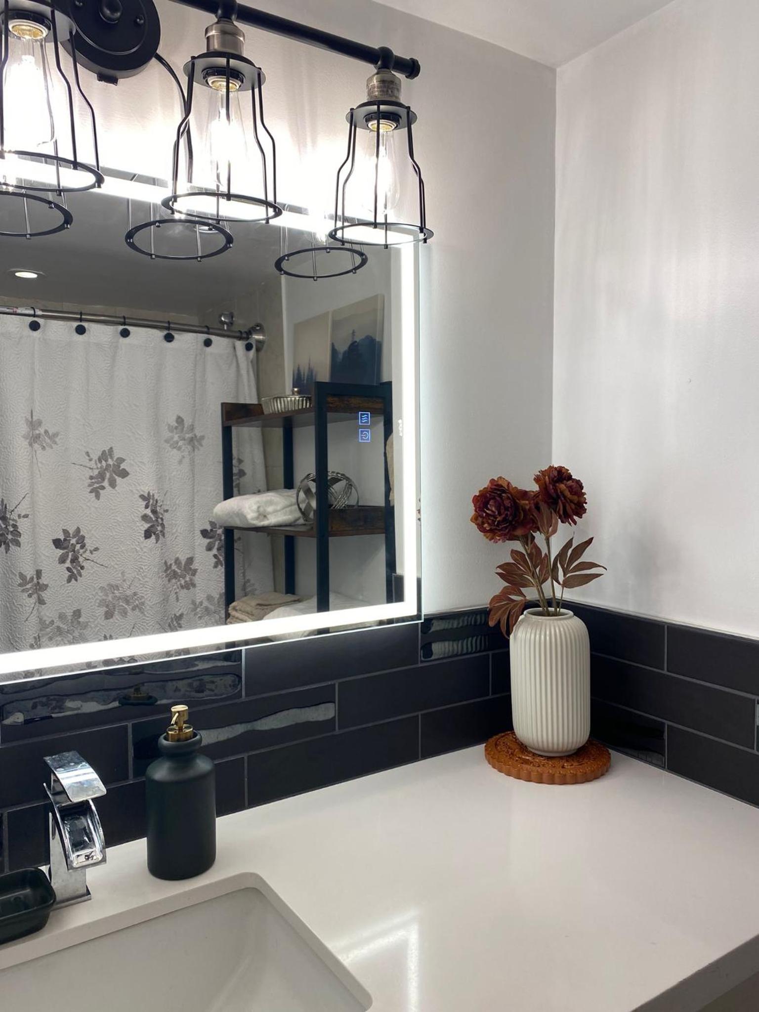 Designer-Luxury. WaterView, Parking, Rooftop pool