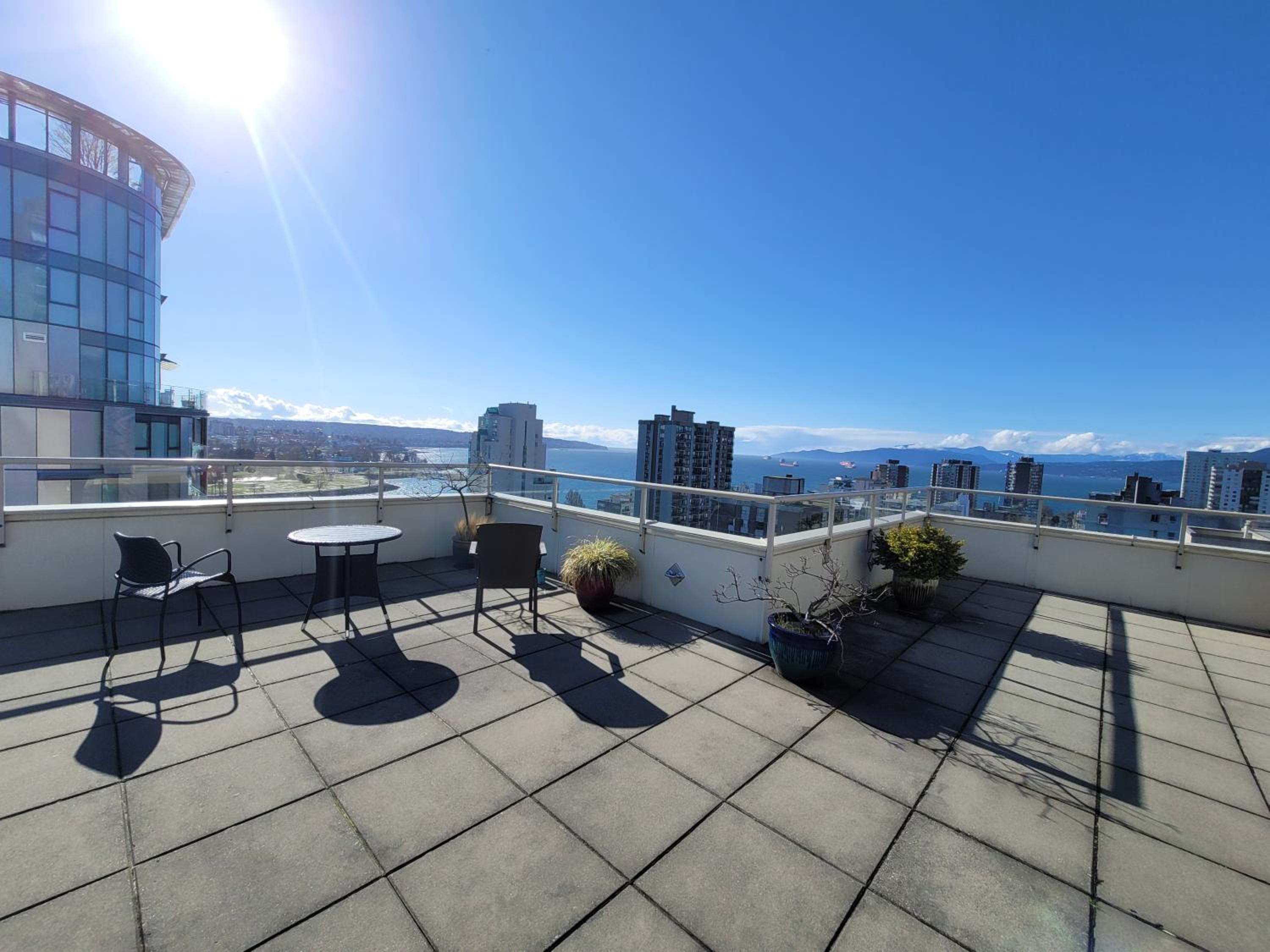 Designer-Luxury. WaterView, Parking, Rooftop pool