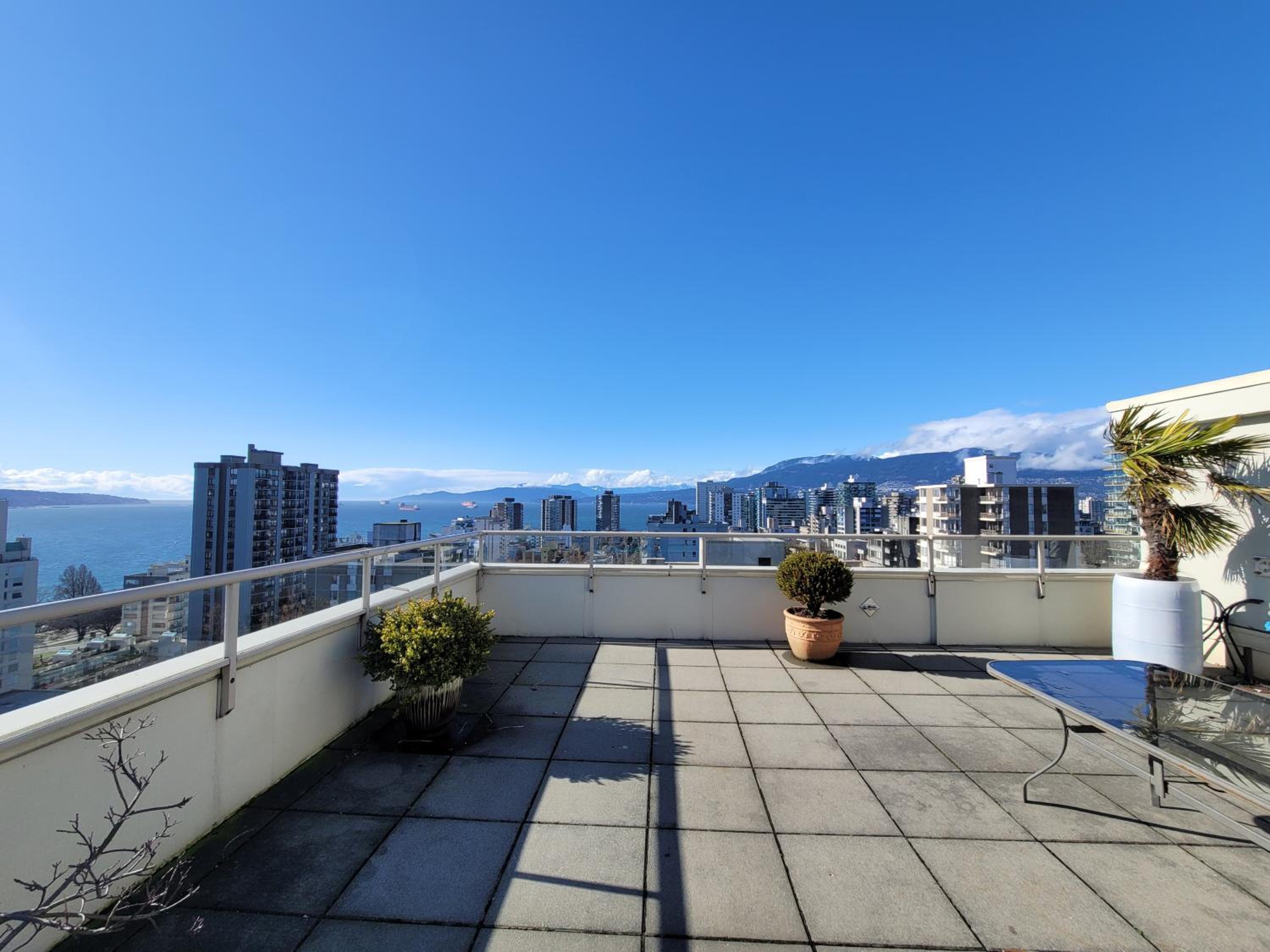Designer-Luxury. WaterView, Parking, Rooftop pool