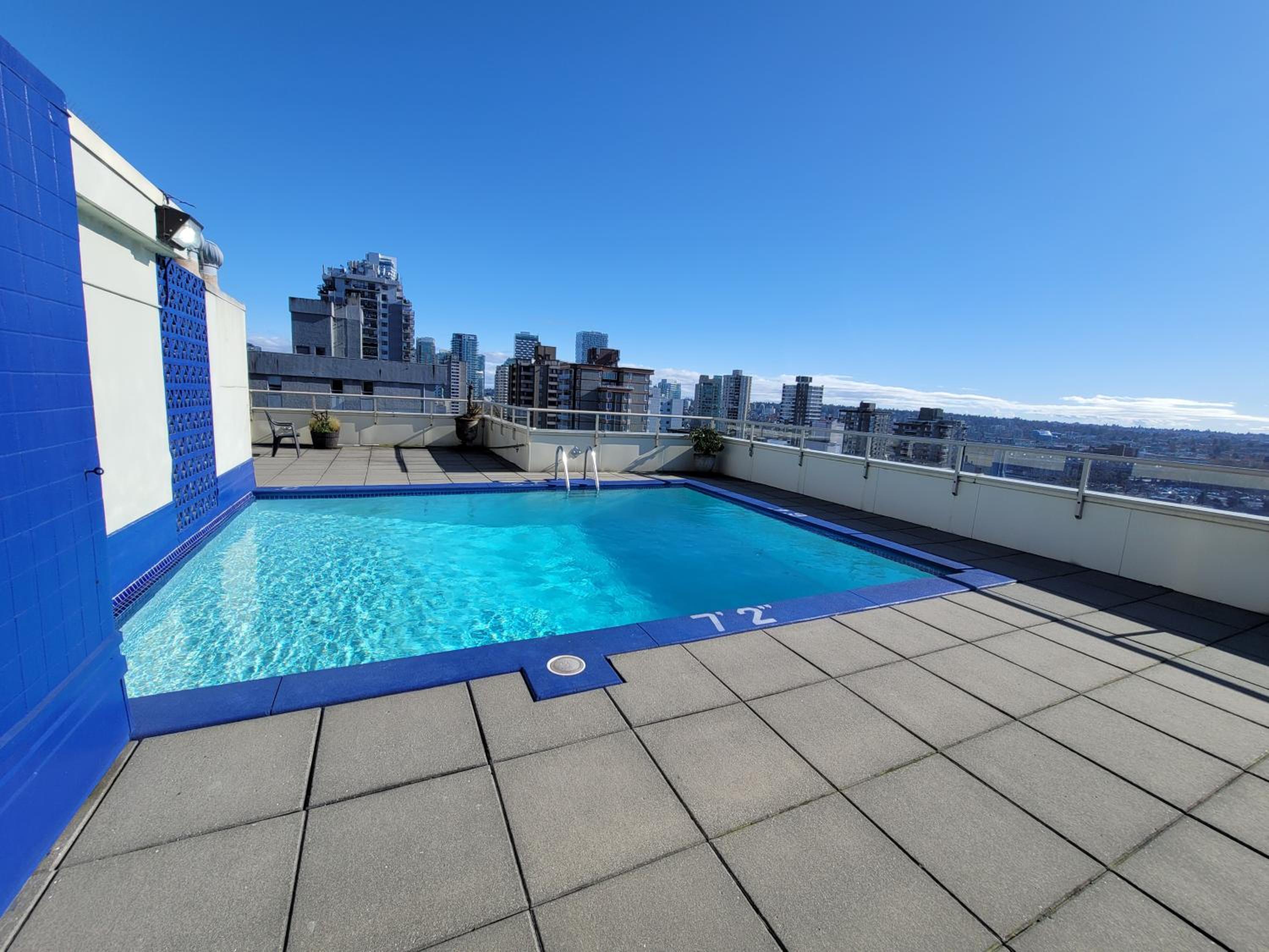 Designer-Luxury. WaterView, Parking, Rooftop pool