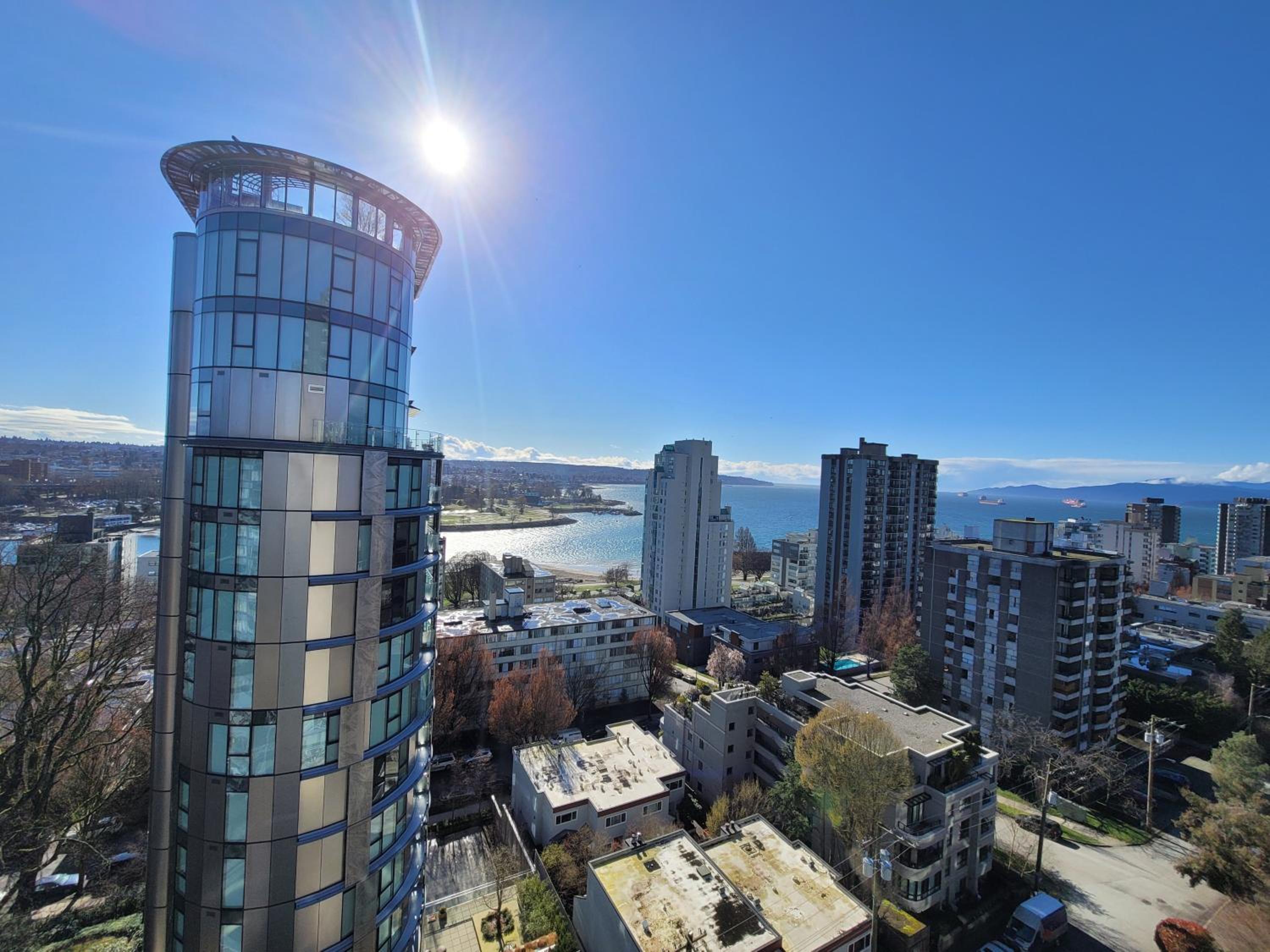 Designer-Luxury. WaterView, Parking, Rooftop pool