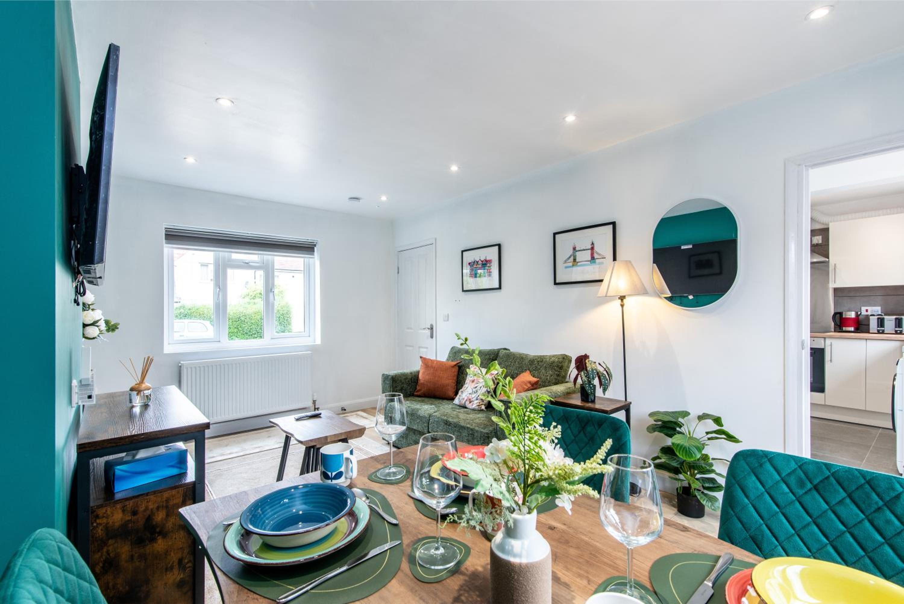 3 Bedroom Terraced House in Beeston Ideal for Corporate Stays