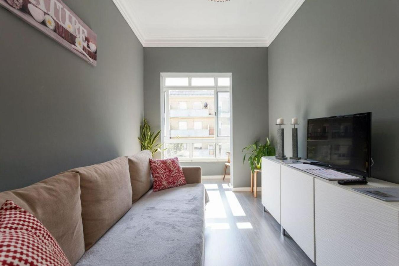 2-bedroom flat in Moscavide near FIL and Arena